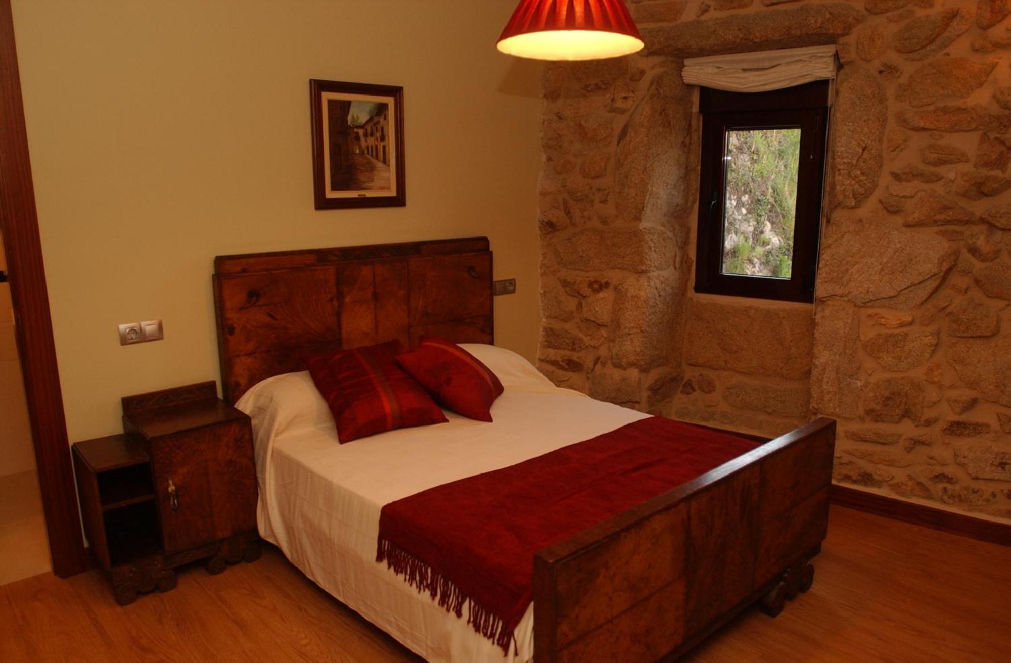 Five-Bedroom House photo 3