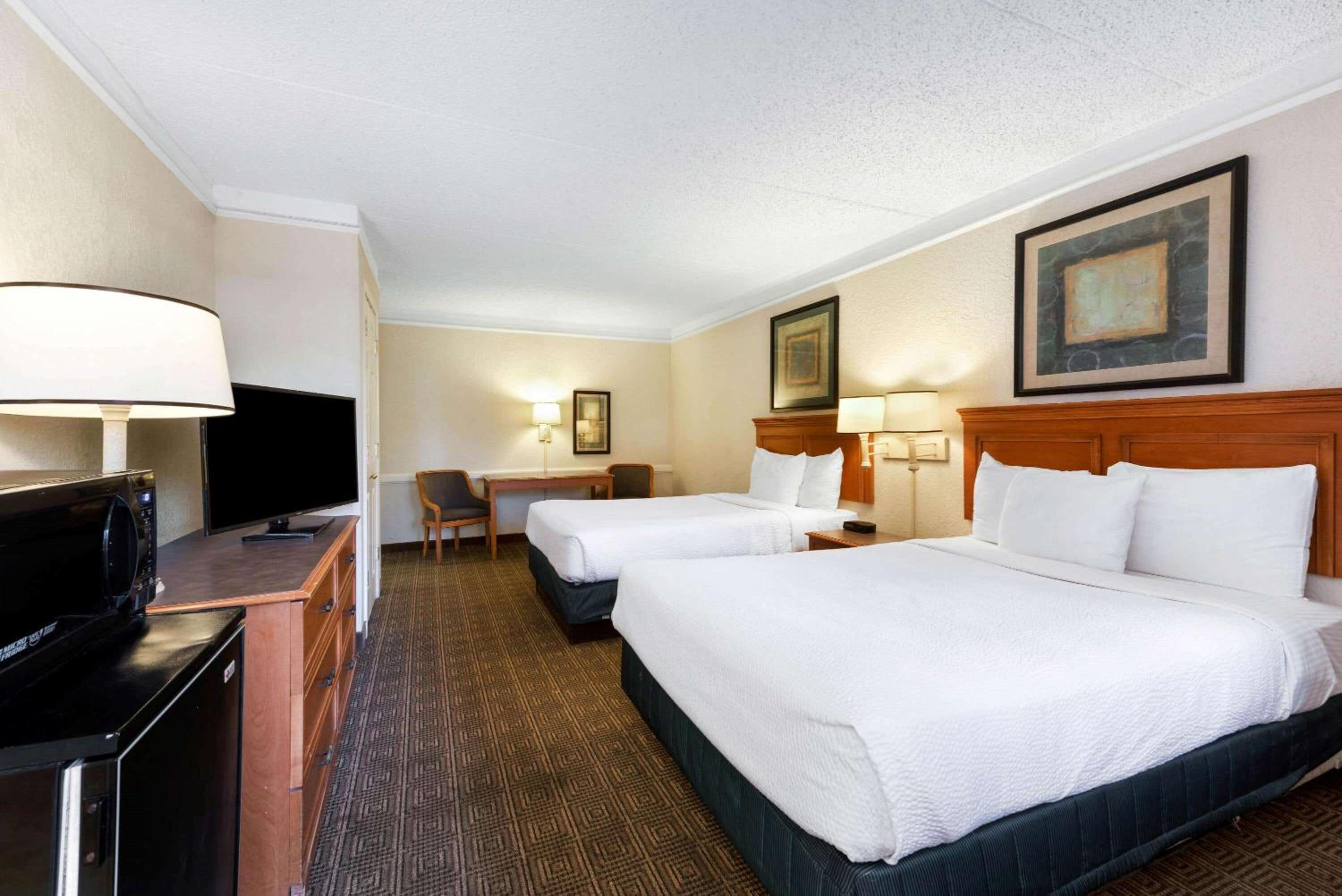 Double Room with Two Double Beds photo 3