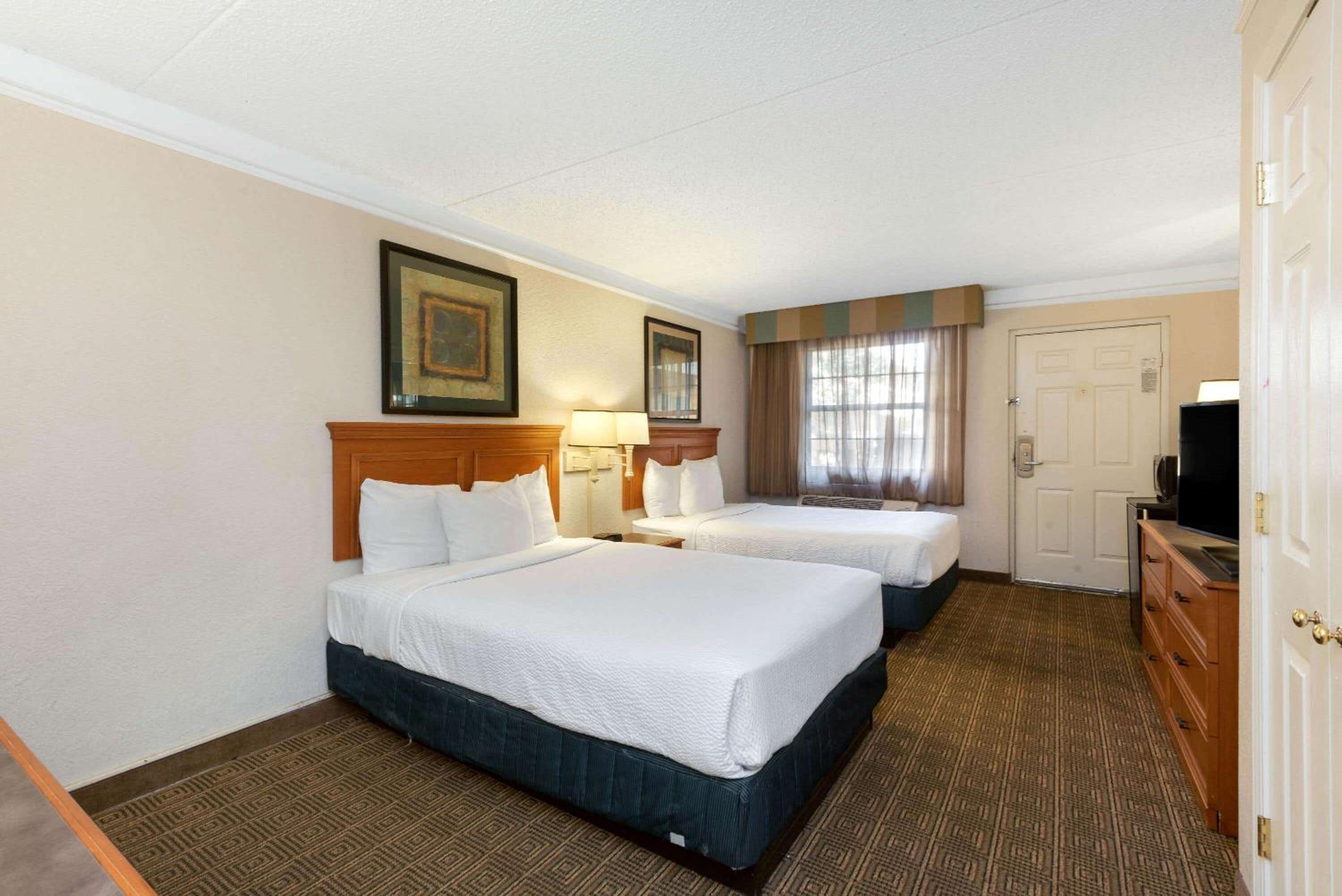 Double Room with Two Double Beds photo 2