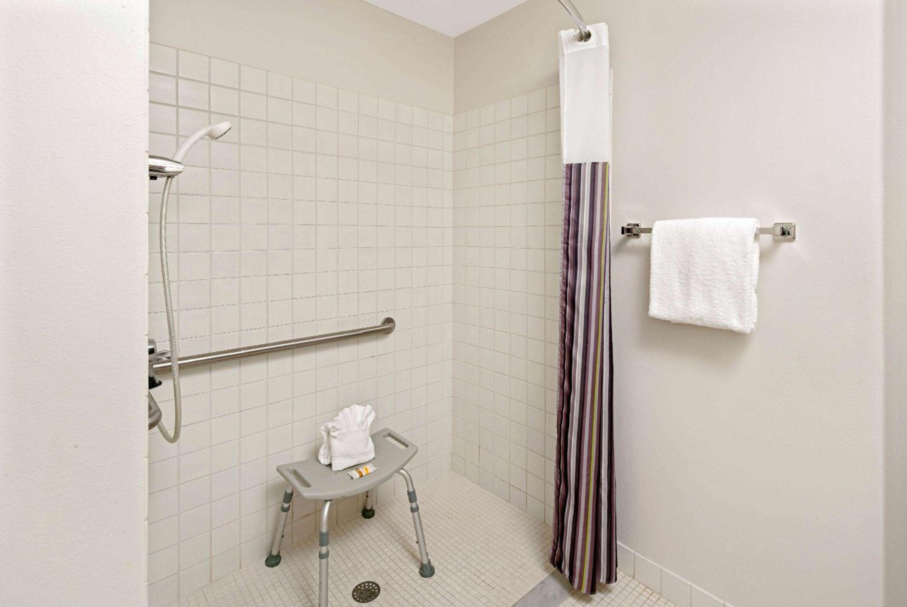 Double Room - Disability Access - Photo 3