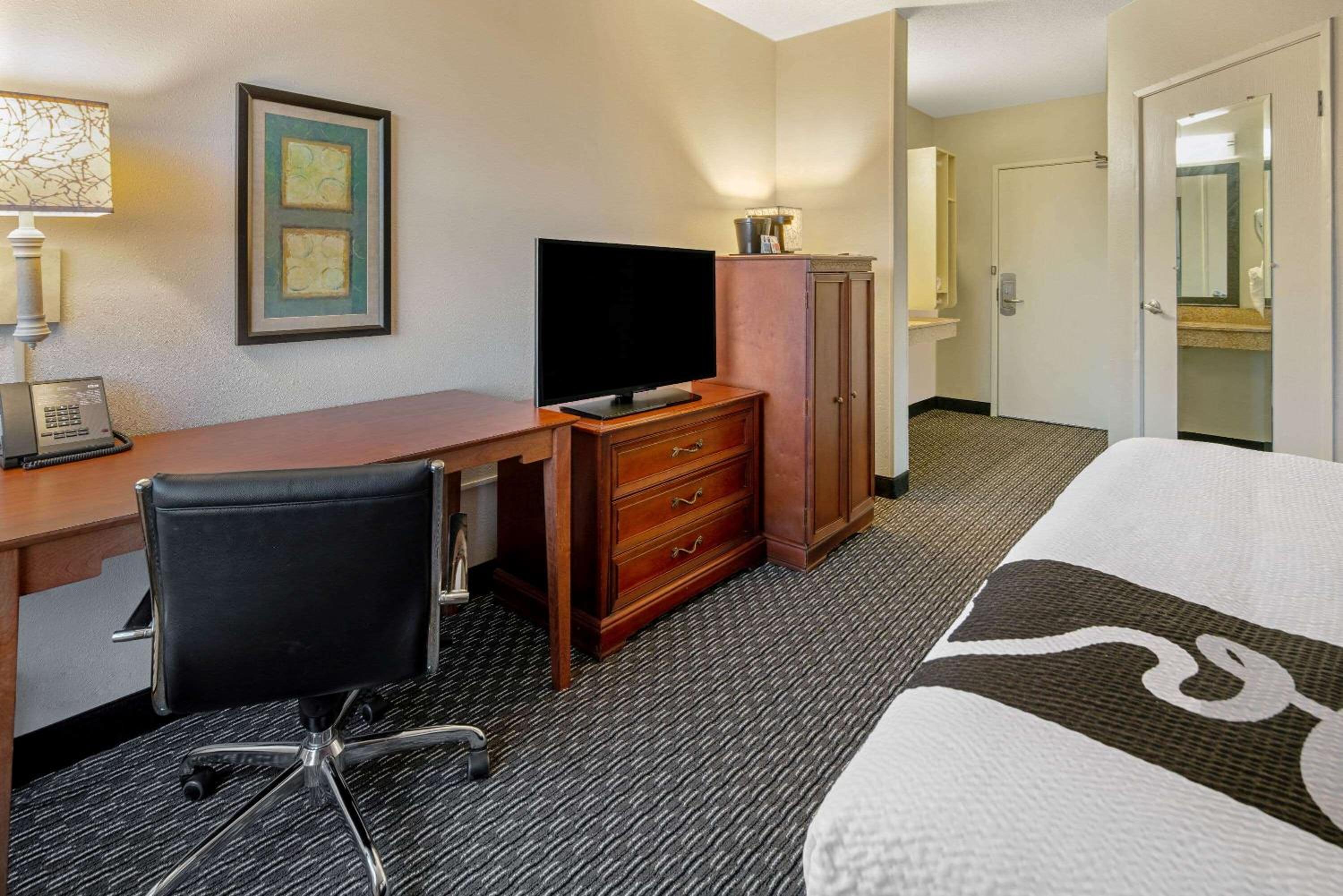 Double Room - Disability Access - Photo 1