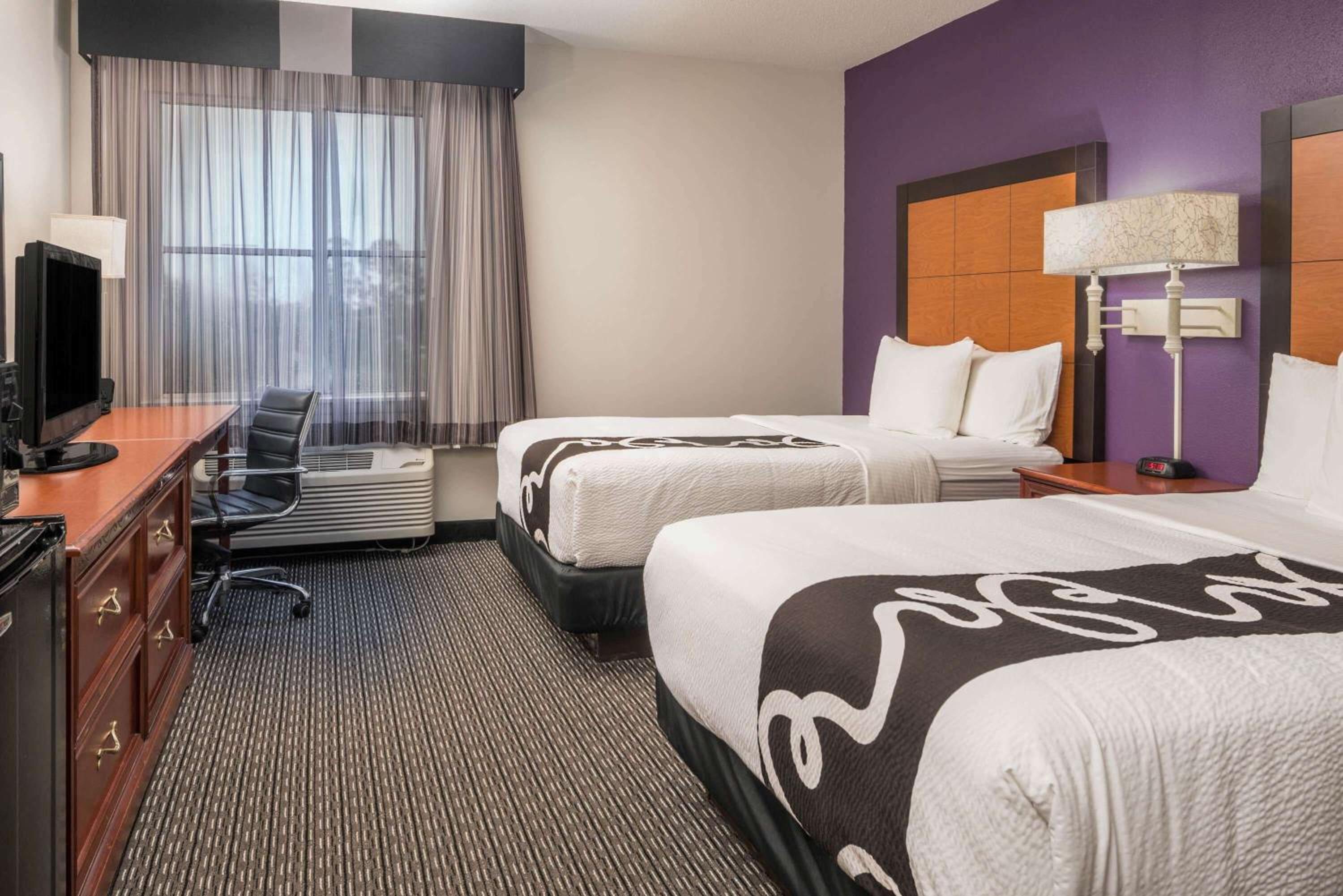 Deluxe Double Room with Two Double Beds - Photo 2