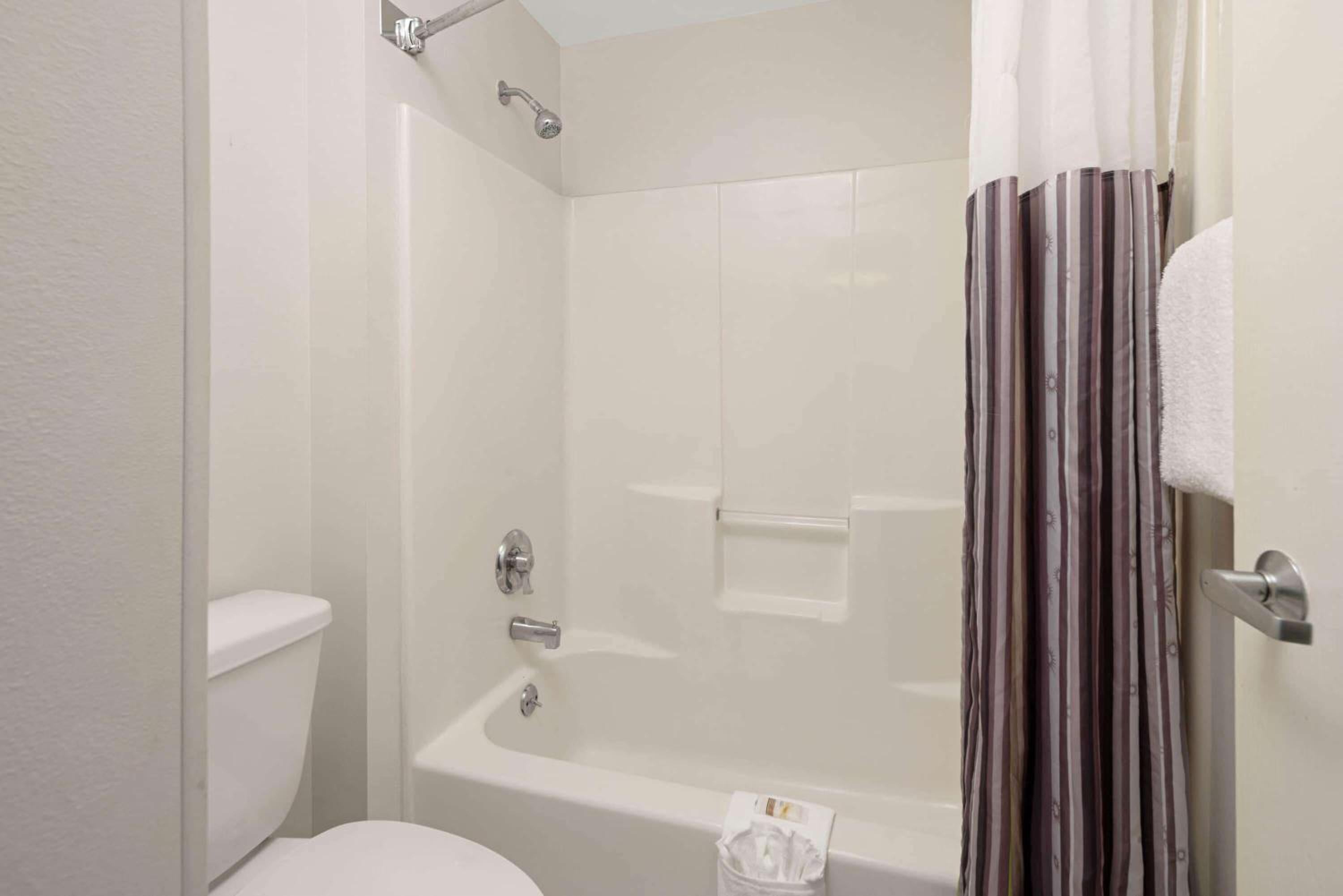 Double Room - Disability Access - Photo 4