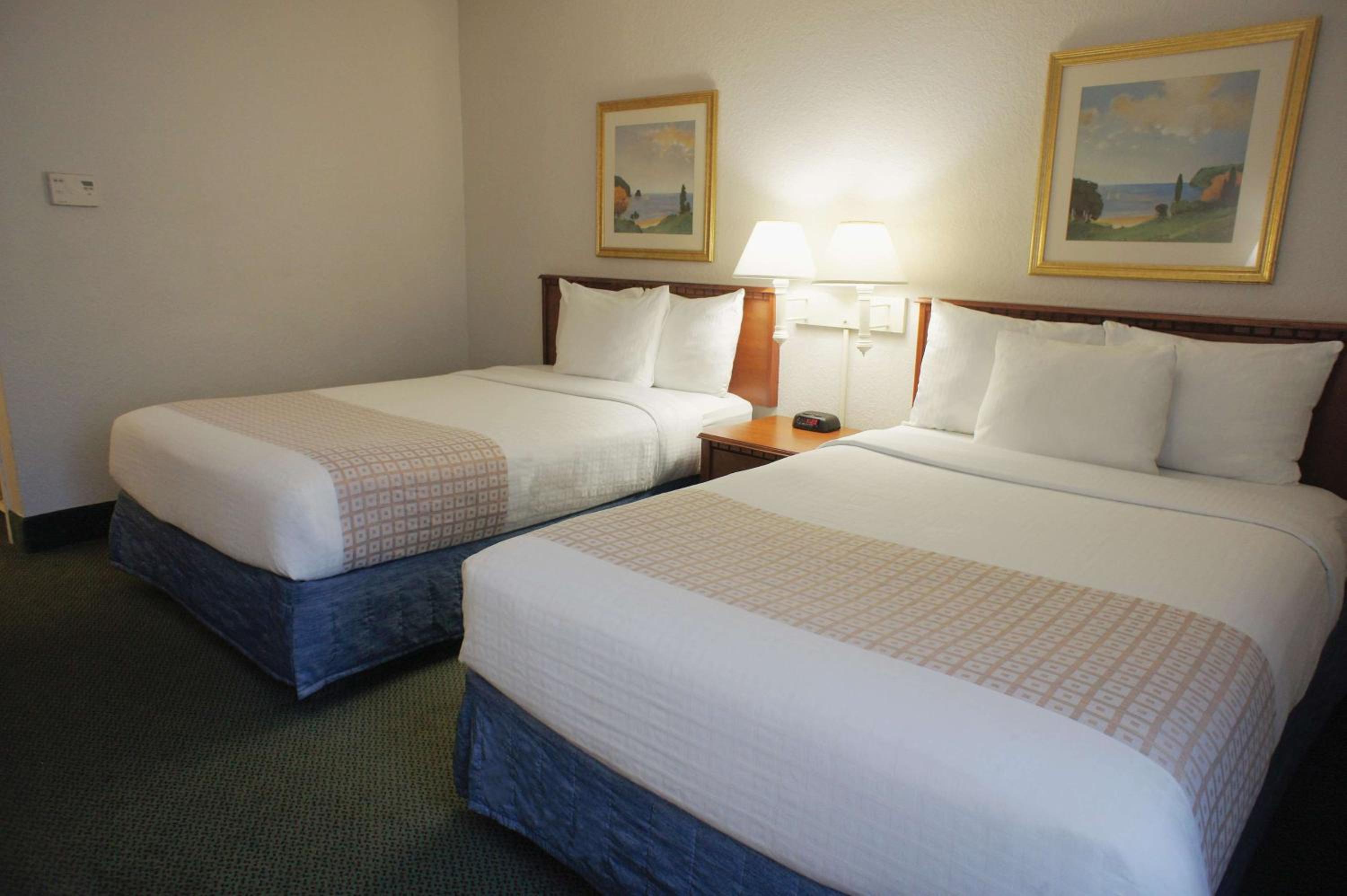 Double Room with Two Double Beds - Photo 3