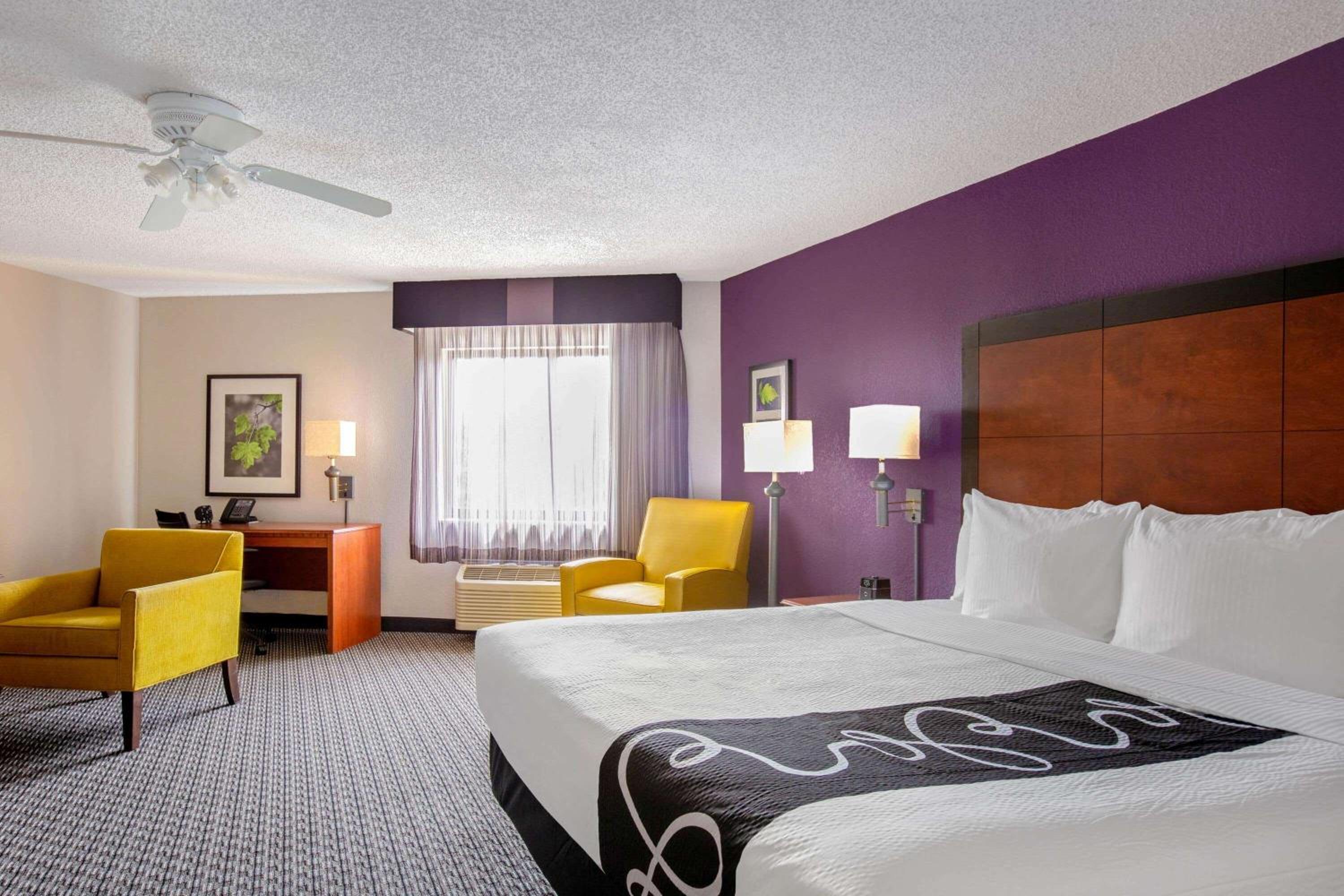 Two-Bedroom Suite with One King and One Double Bed - Non-Smoking photo 3