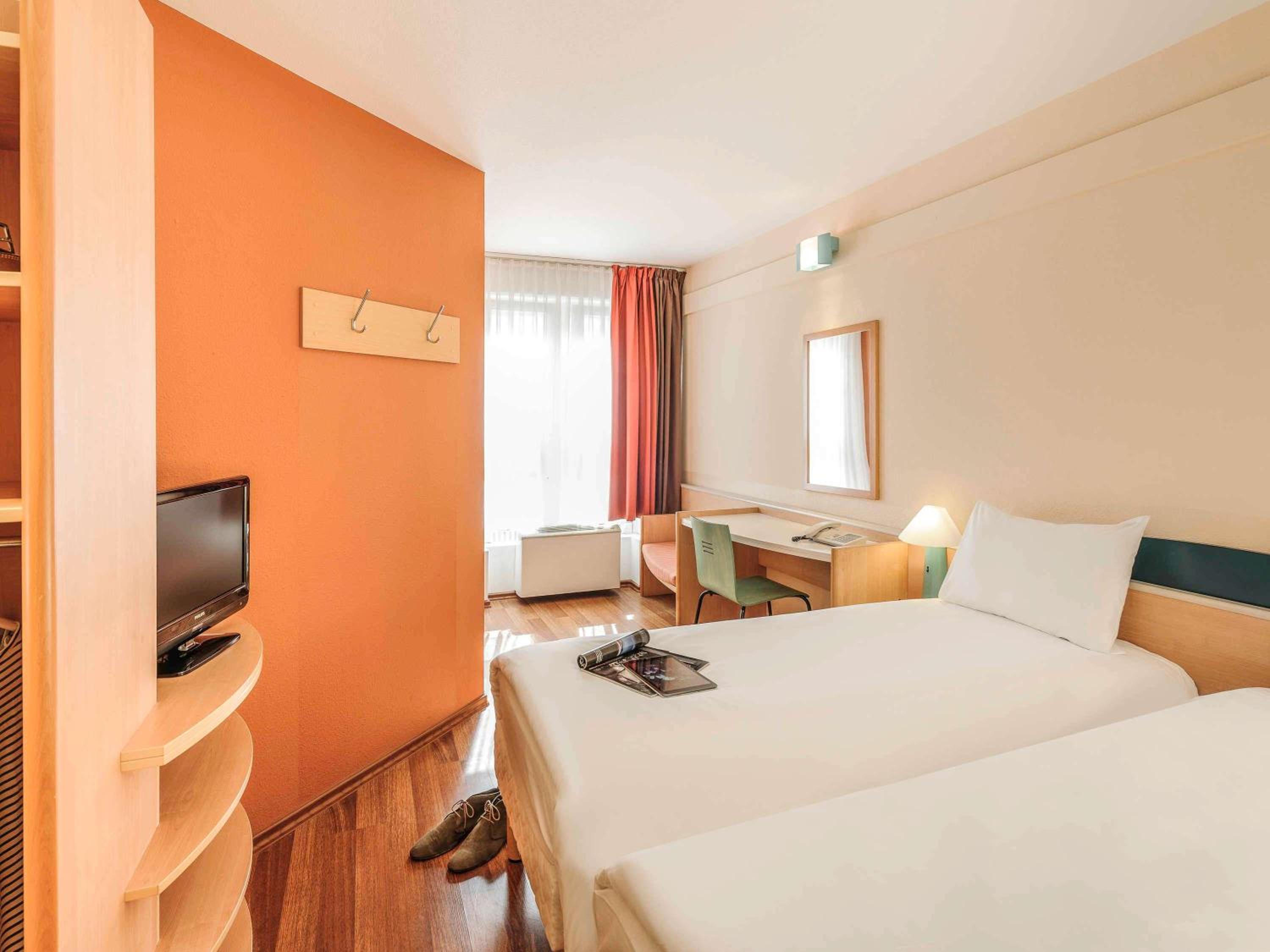 Standard Twin Room - Photo 4