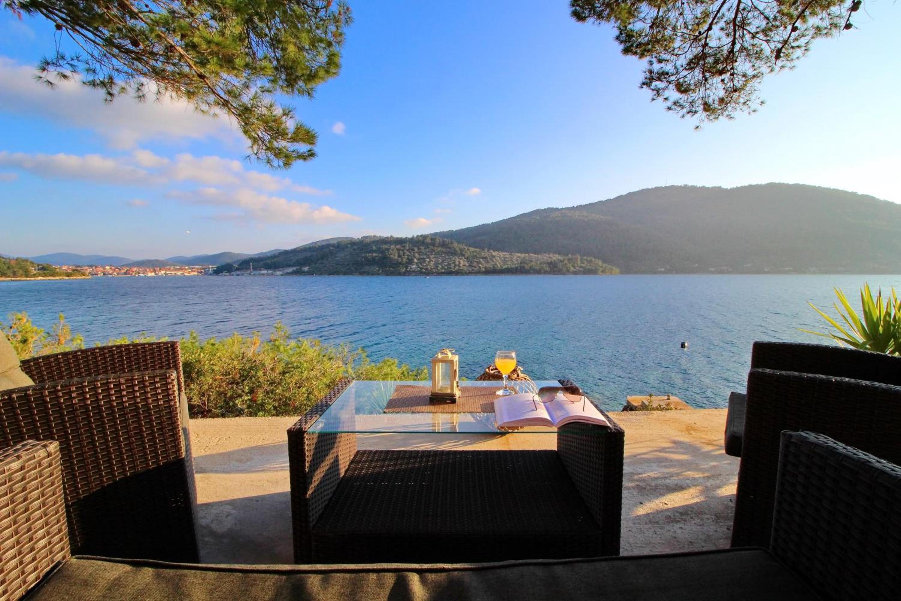 Two Bedroom Holiday Home with Terrace and Sea View photo 2