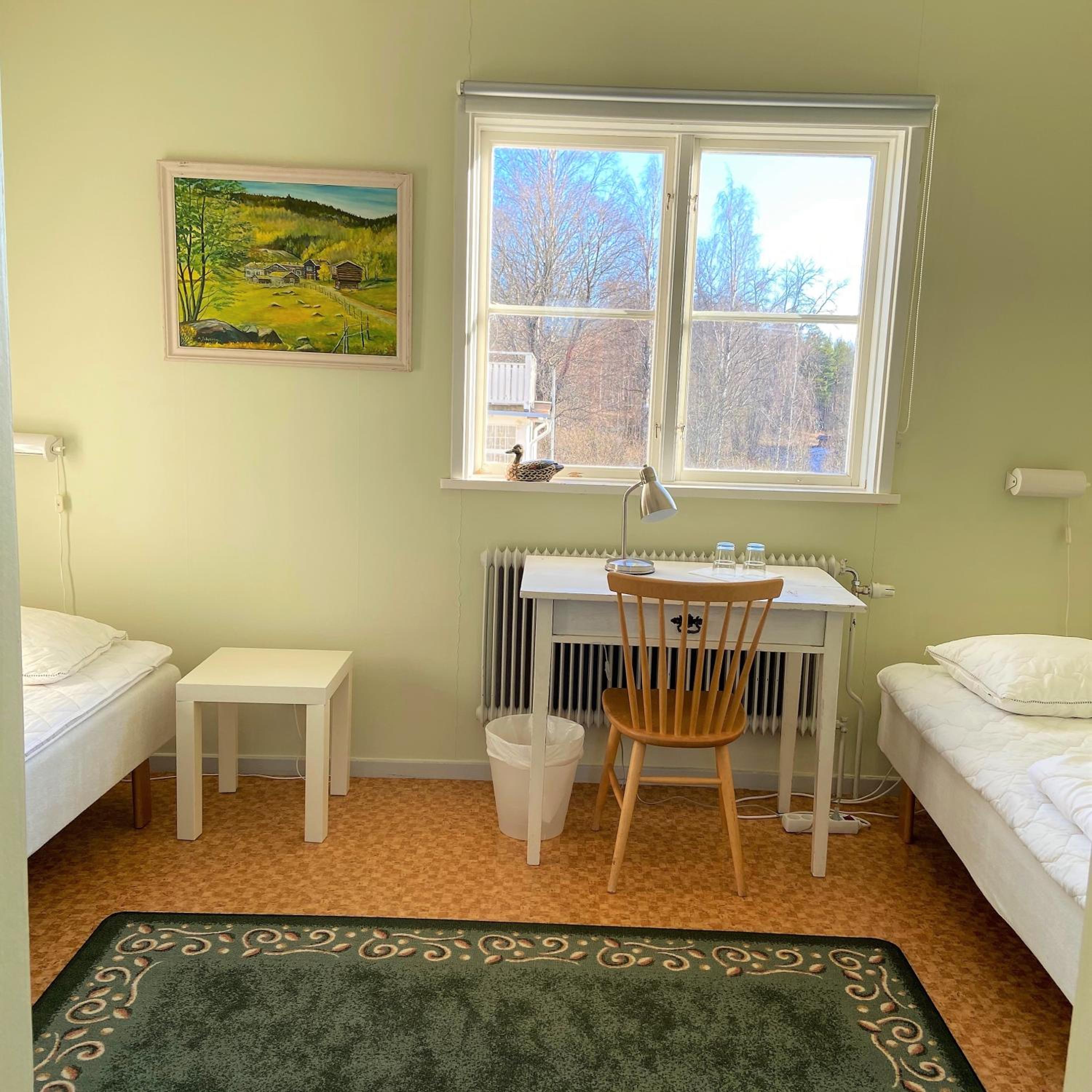 Standard Twin Room with Shared Bathroom photo 2