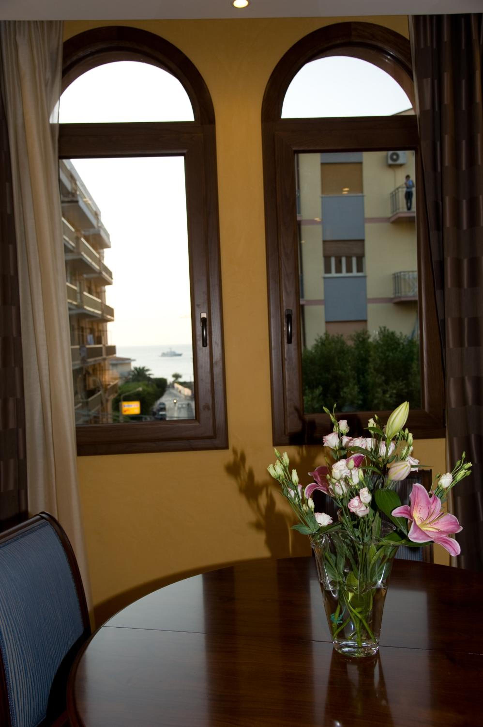 Suite - Photo 3