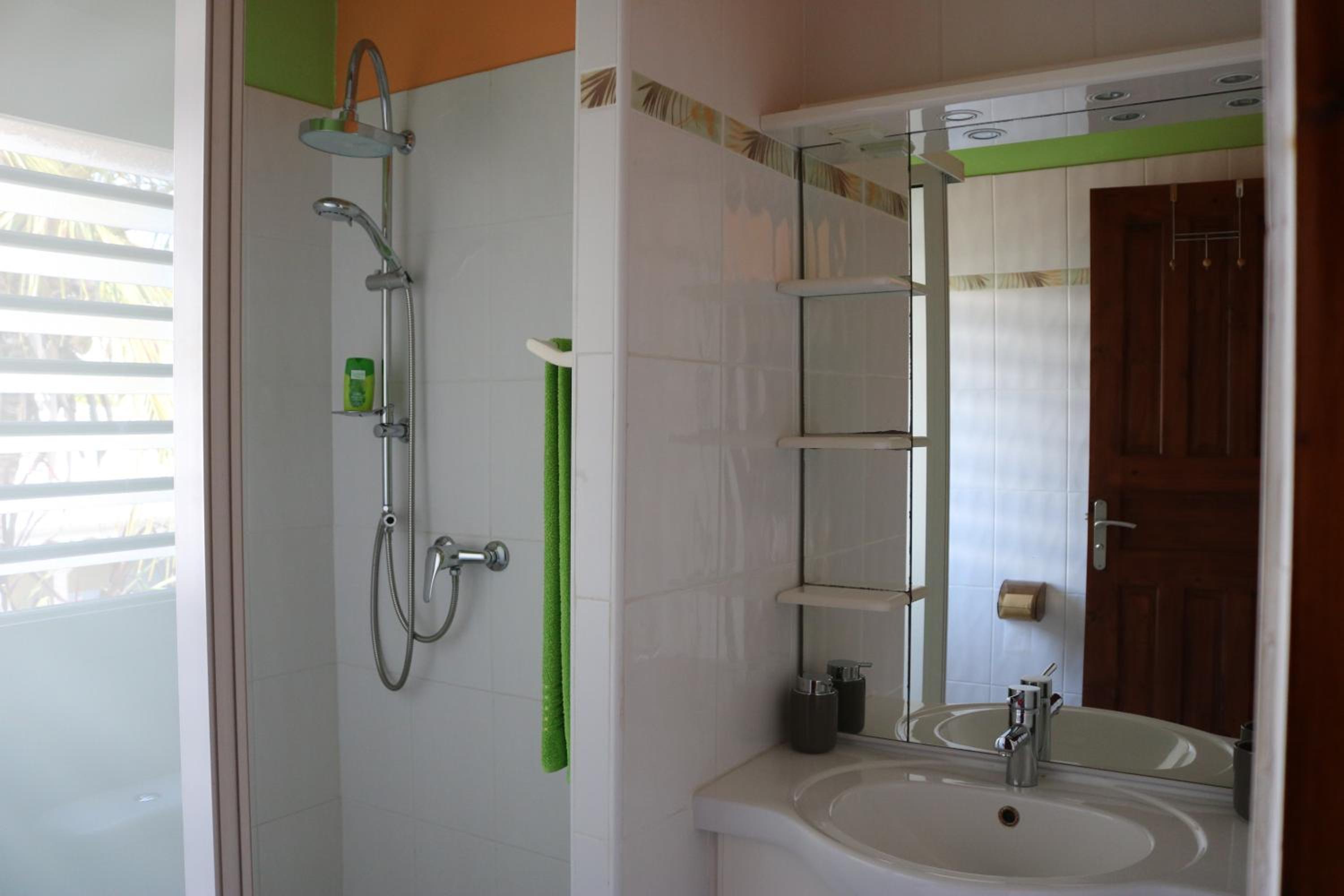 Double Room with Private External Bathroom - Photo 37
