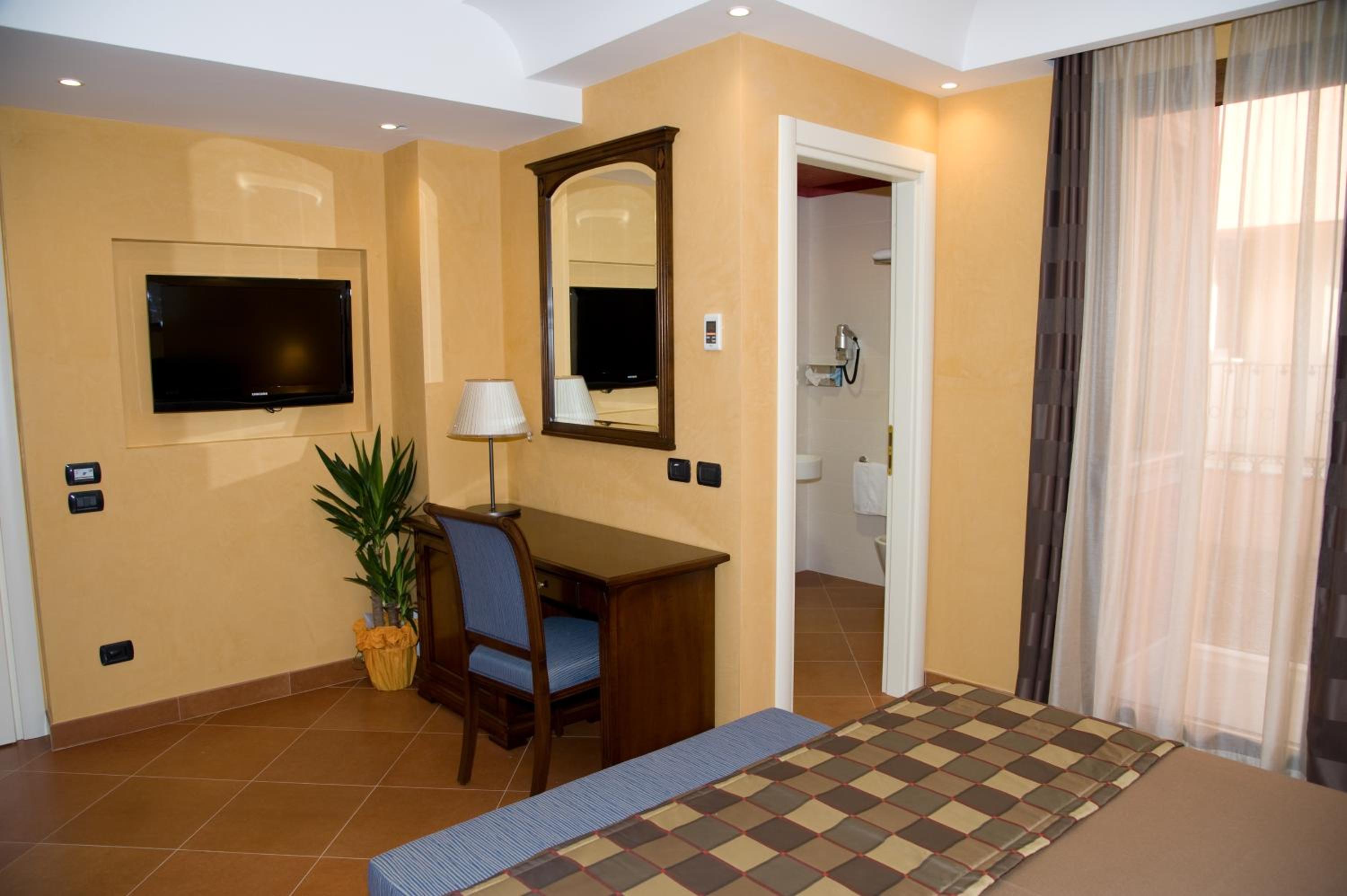 Classic Double Room - Photo 10