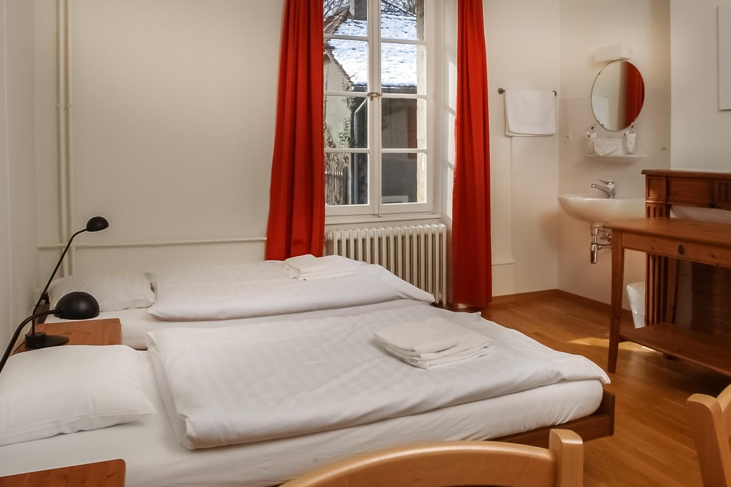 Economy Twin Room with Shared Bathroom - Annex photo 1