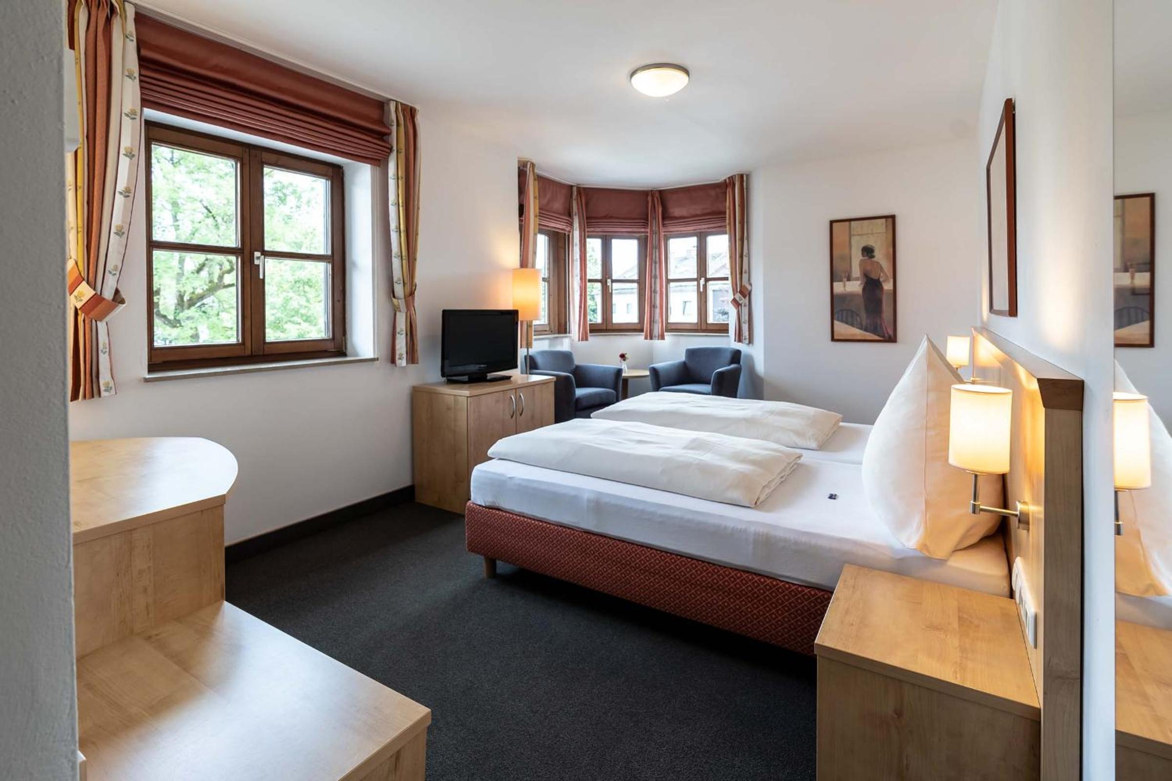 Double or Twin Room - Photo 12
