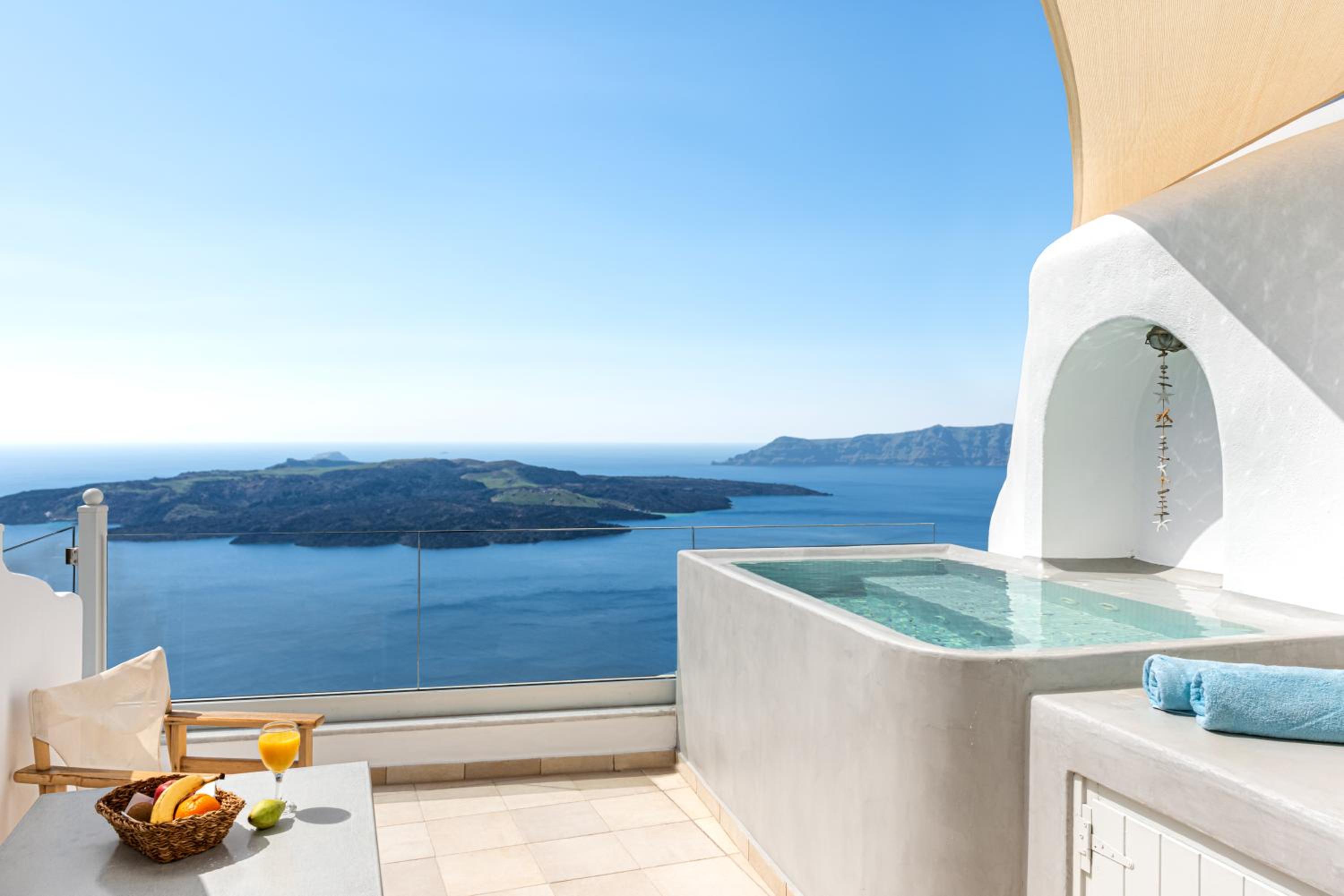 Emerald Suite with Hot Tub and Caldera View photo 2