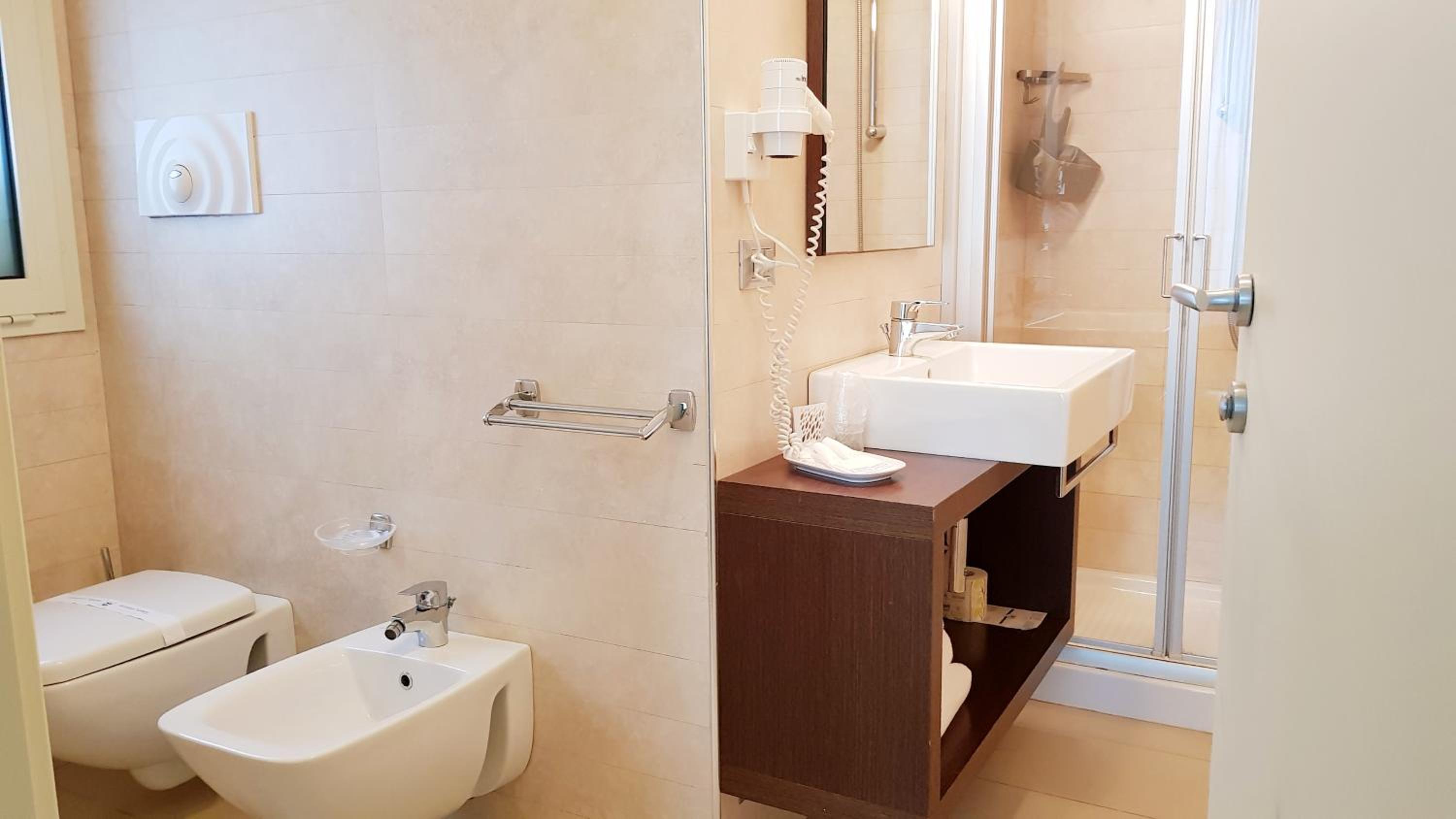 Junior Suite with Terrace and Sea View - Photo 33