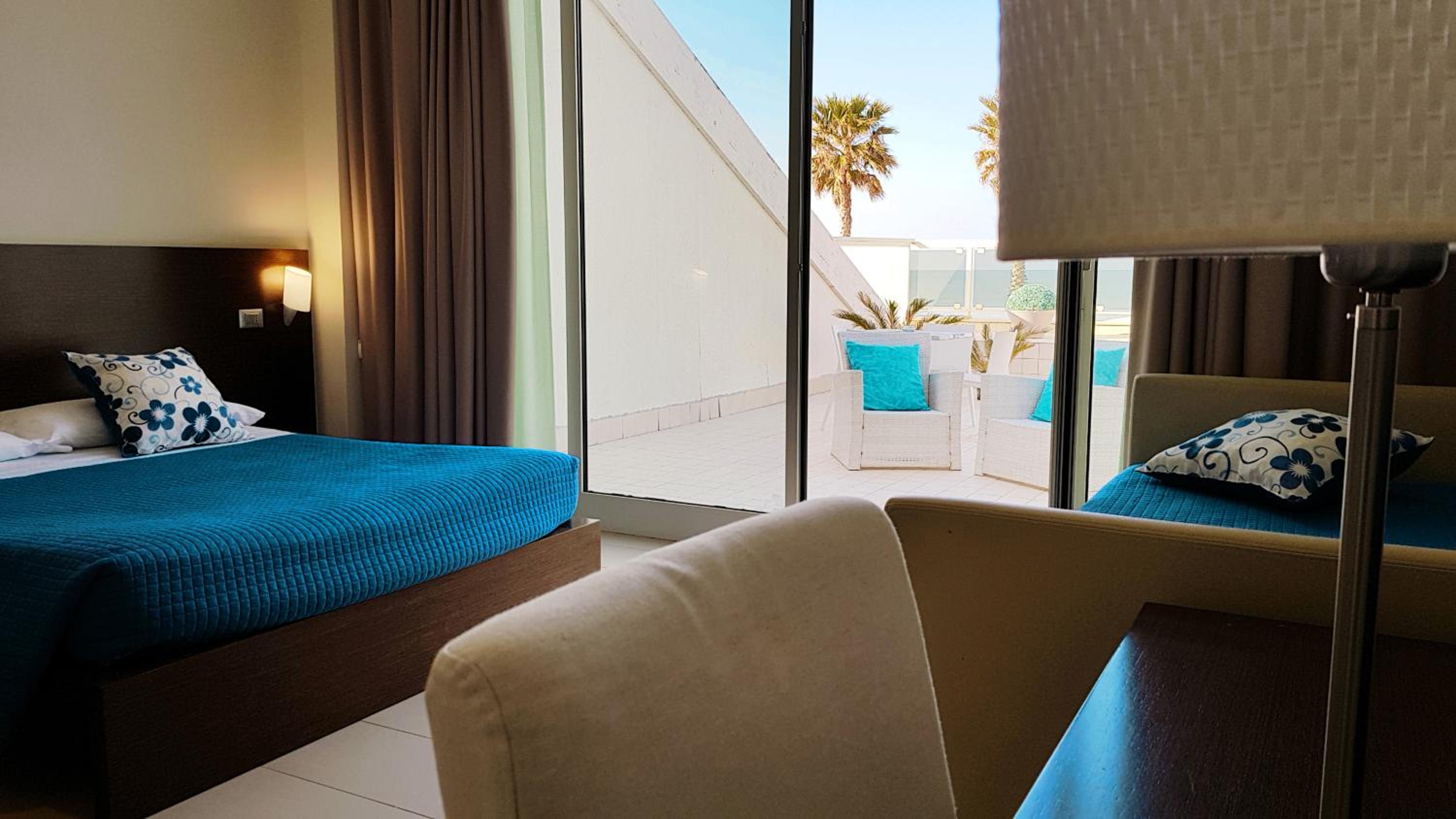 Junior Suite with Terrace and Sea View - Photo 10