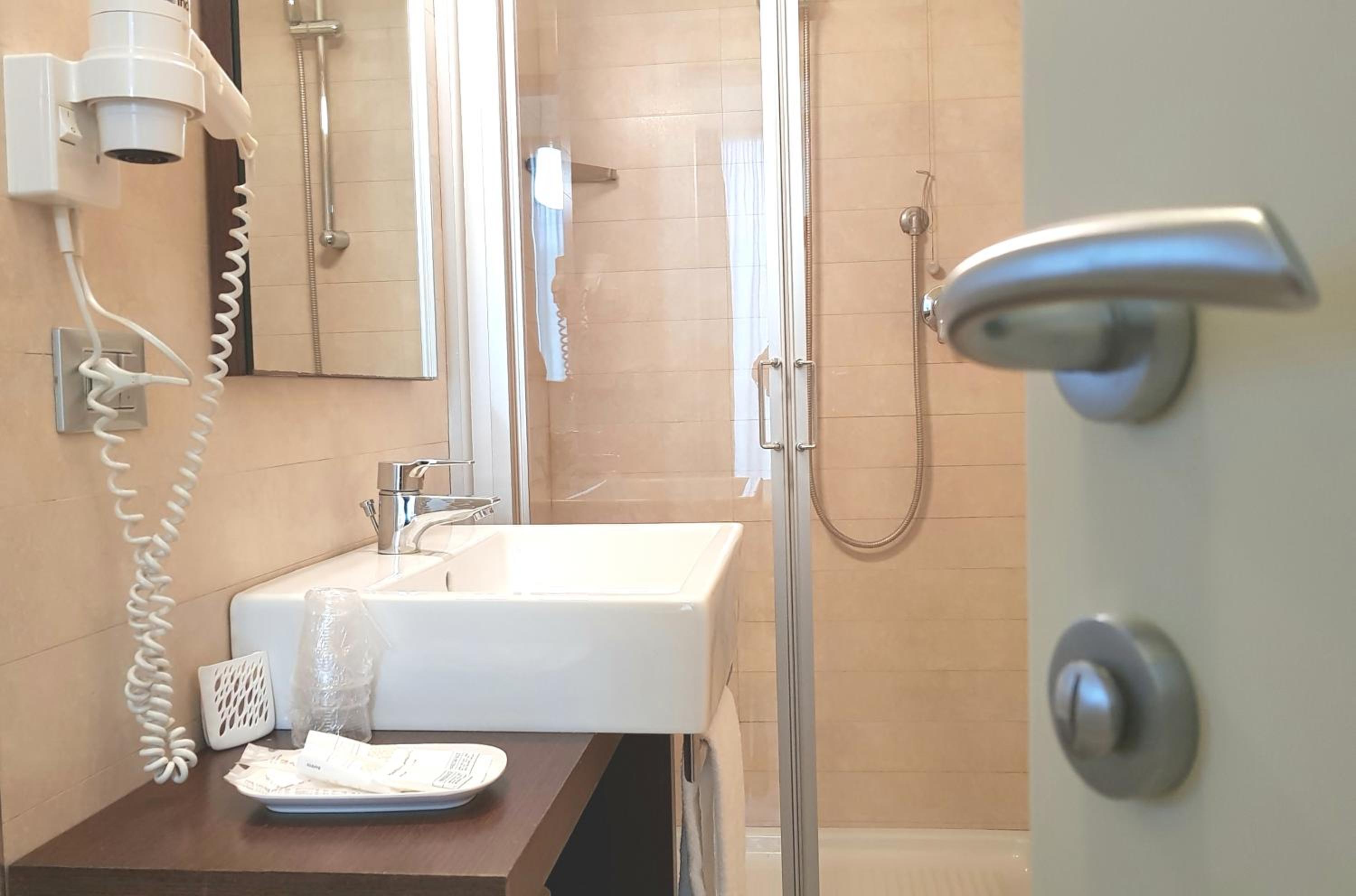 Junior Suite with Terrace and Sea View - Photo 31