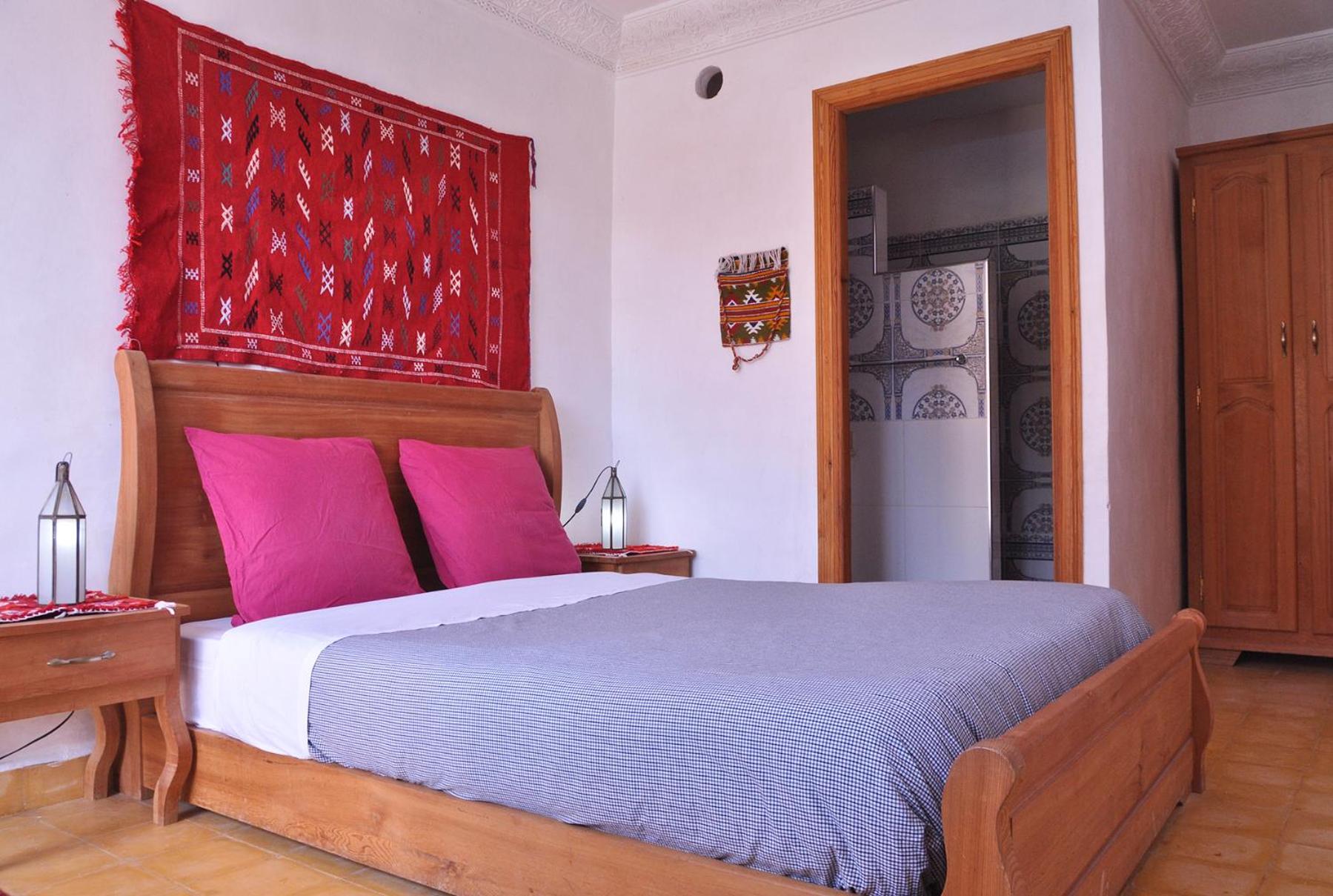 Double Room with Balcony (2 Adults + 1 Child) - Photo 2