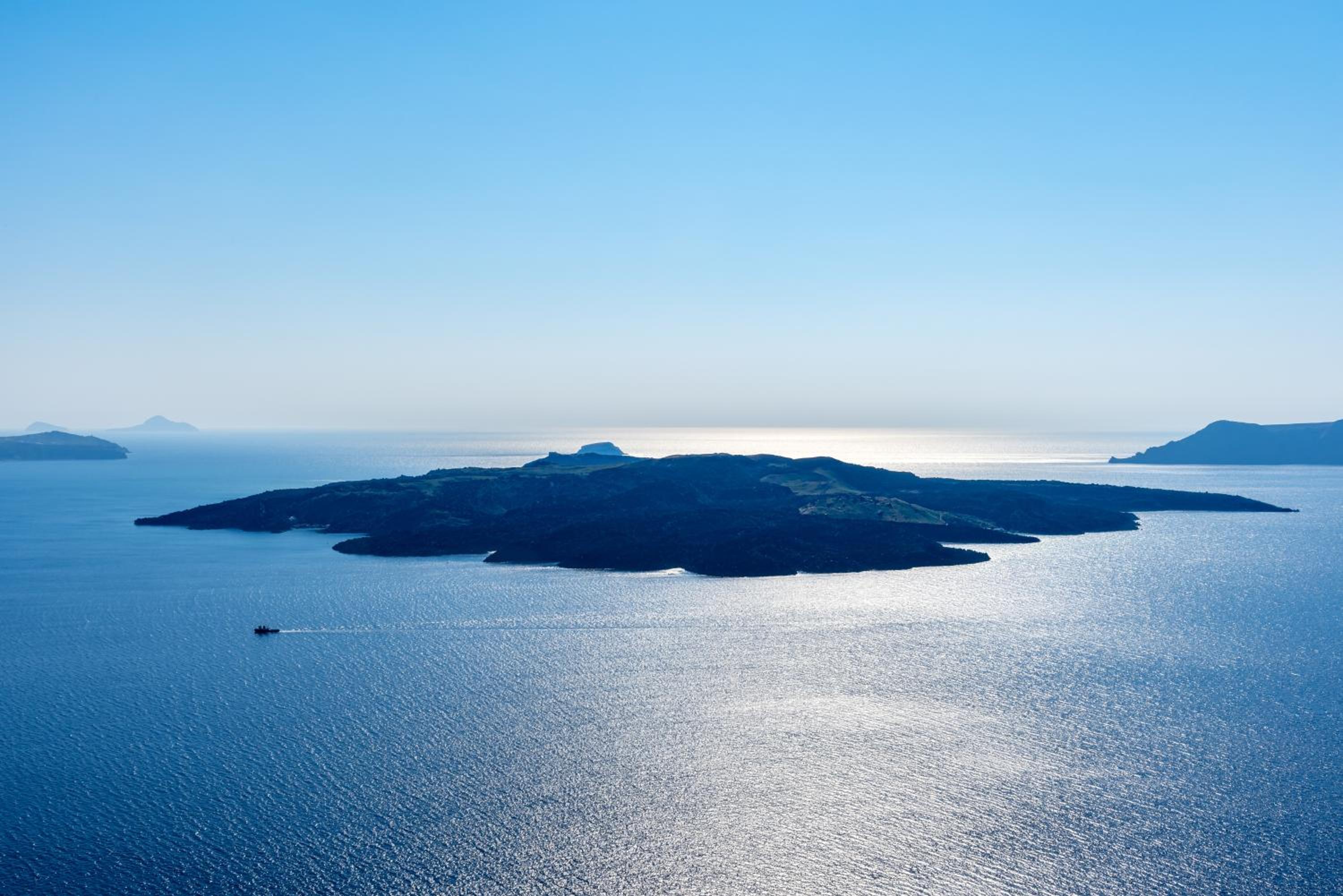 Pearl Suite with Private Pool and Caldera View photo 3