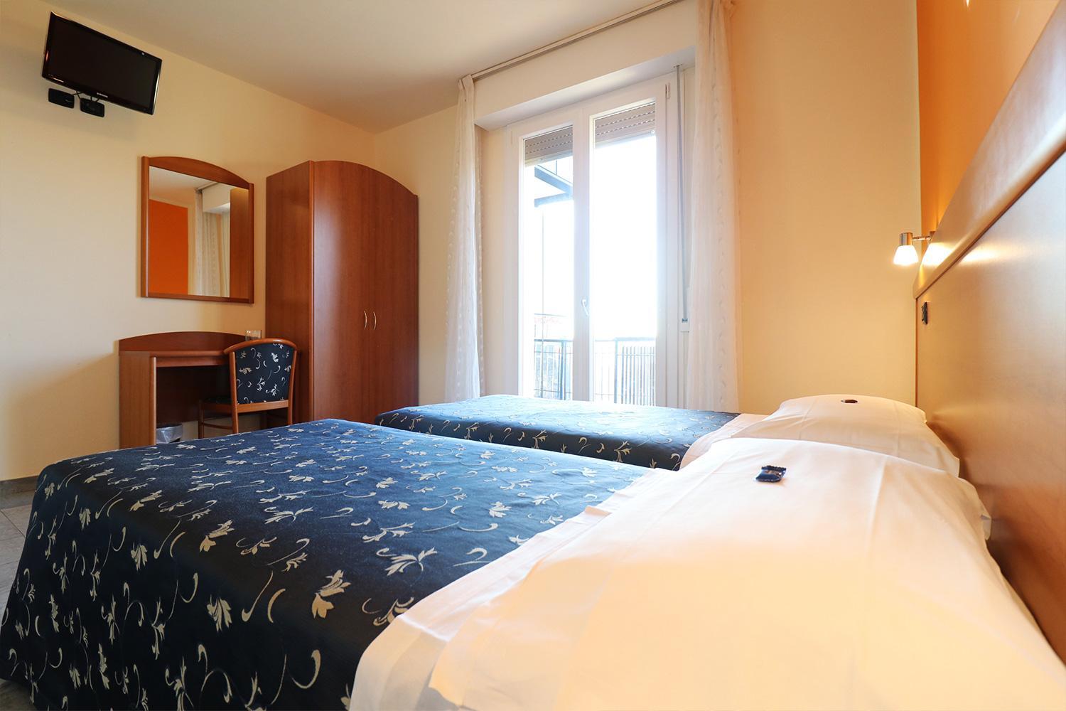 Twin Room with Balcony - Photo 1