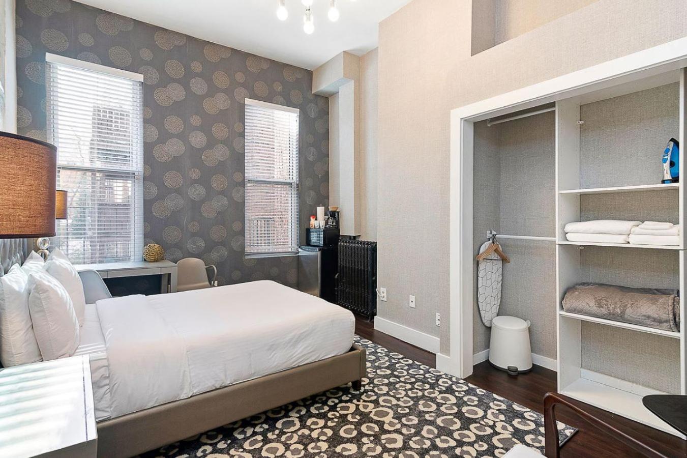 Standard Double Room with Shared Bathroom photo 3