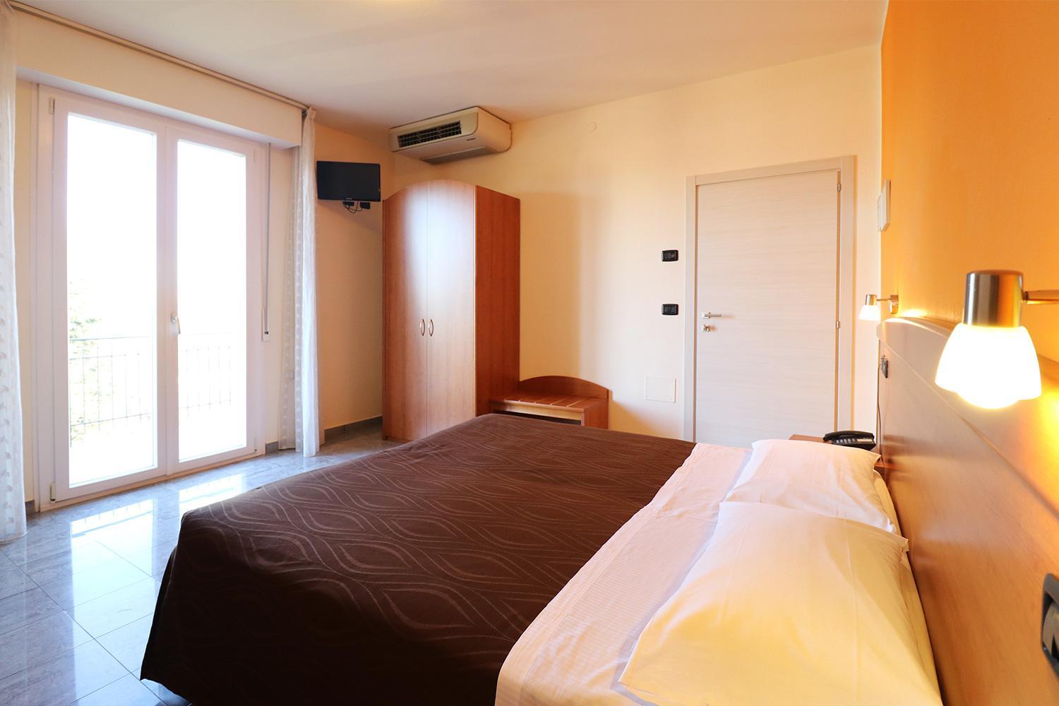 Double Room with Balcony - Photo 1