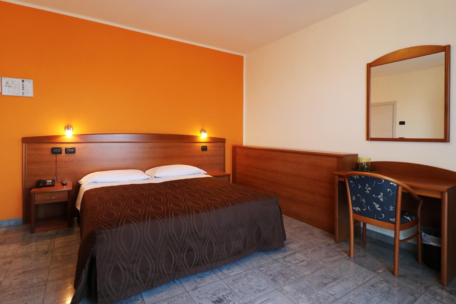 Double Room with Balcony - Photo 2