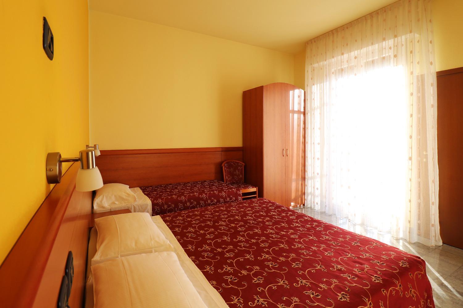 Triple Room with Balcony - Photo 1