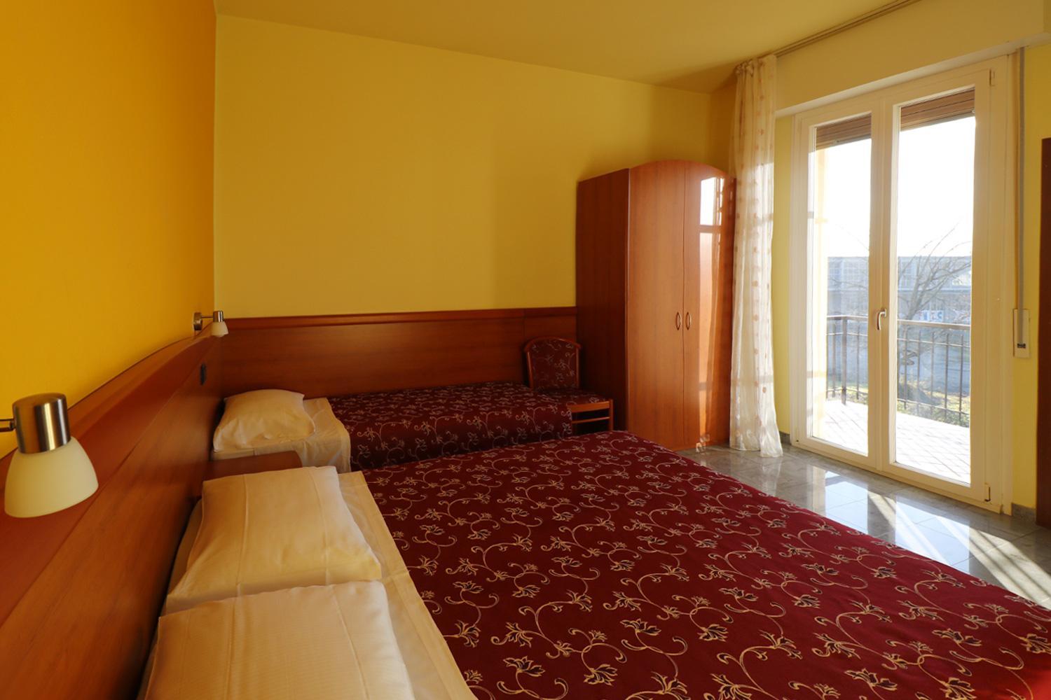 Triple Room with Balcony - Photo 2