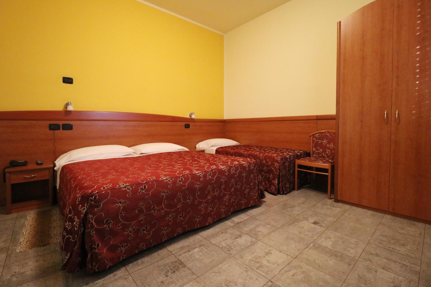 Triple Room with Balcony - Photo 4