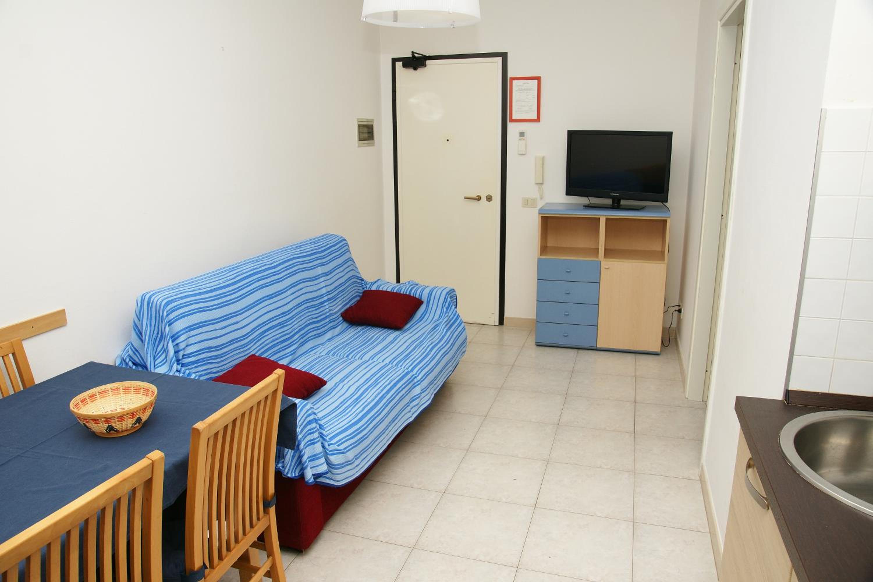 One-Bedroom Apartment photo 3