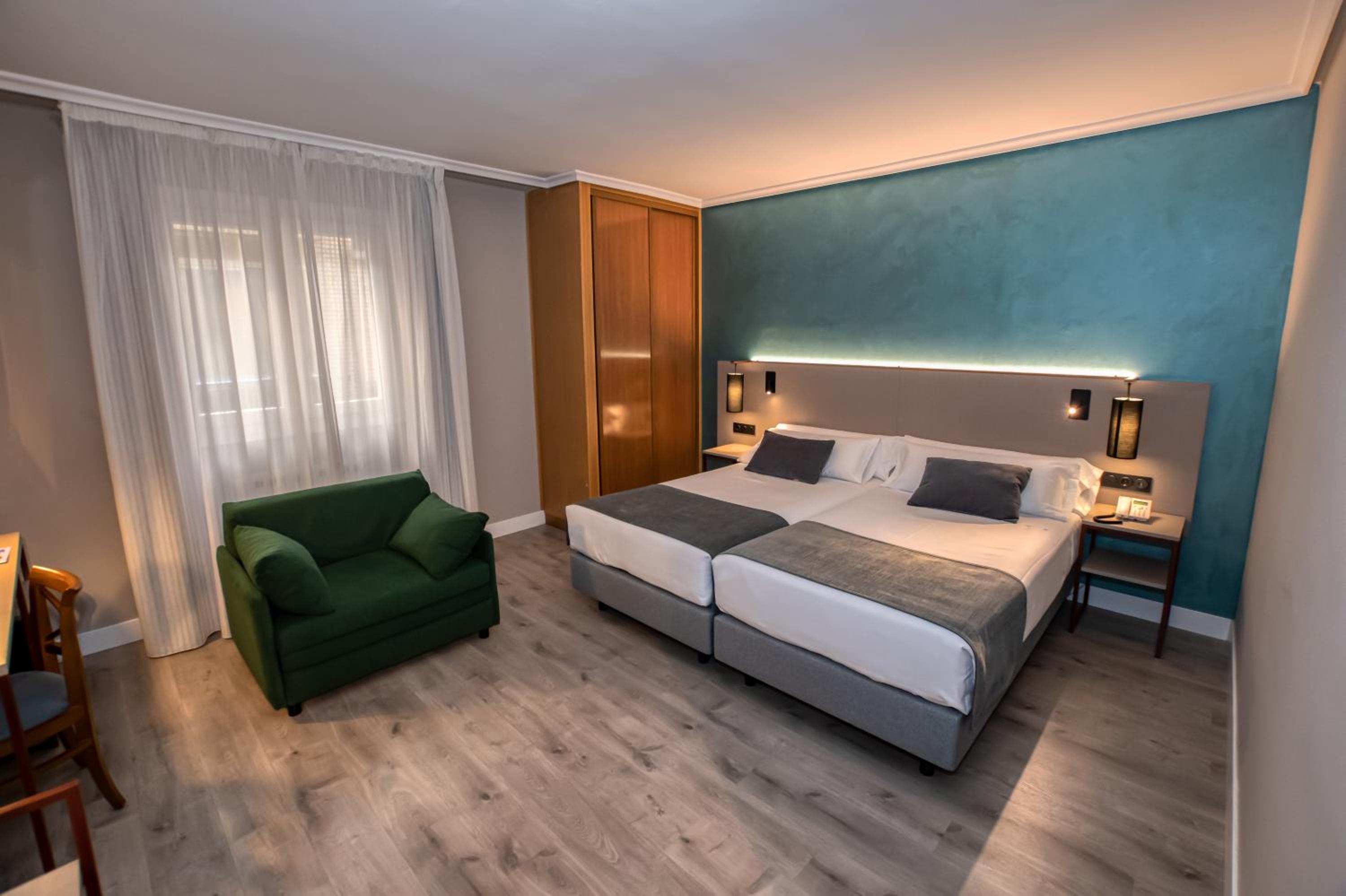 Double or Twin Room - Photo 2