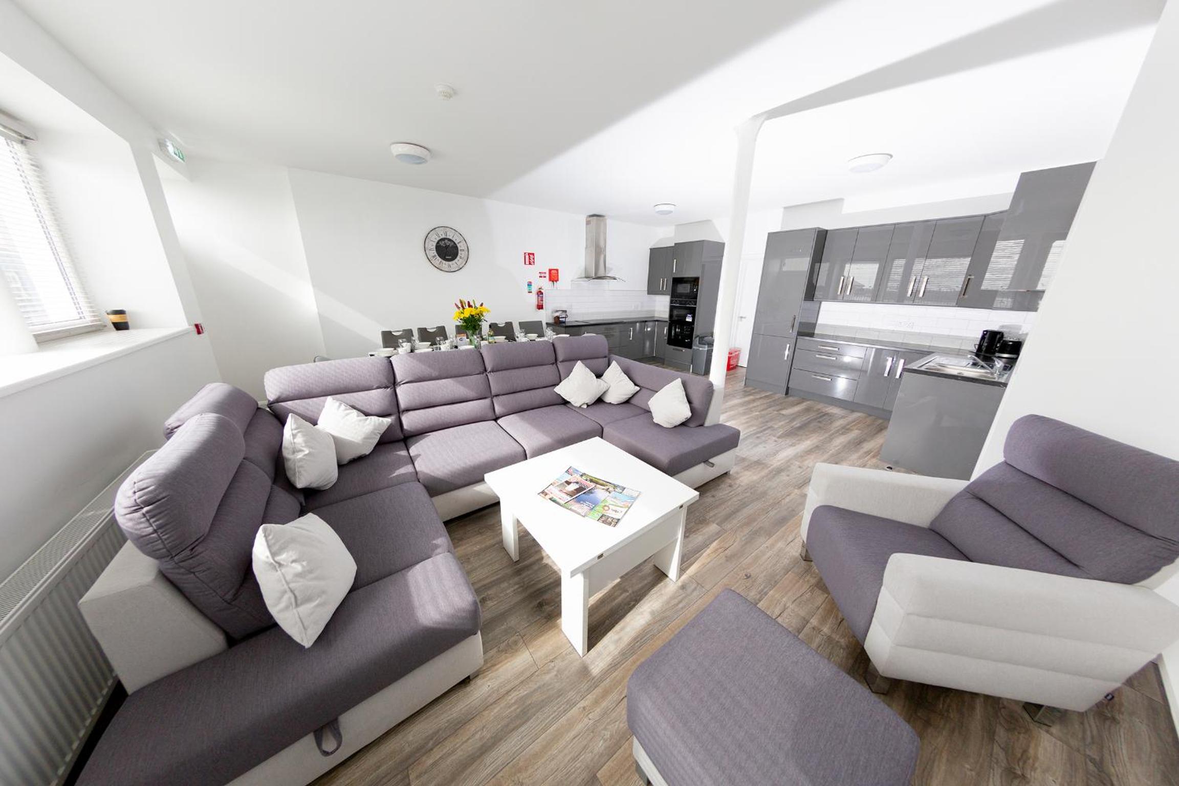 Eight-Bedroom House - Separate Building