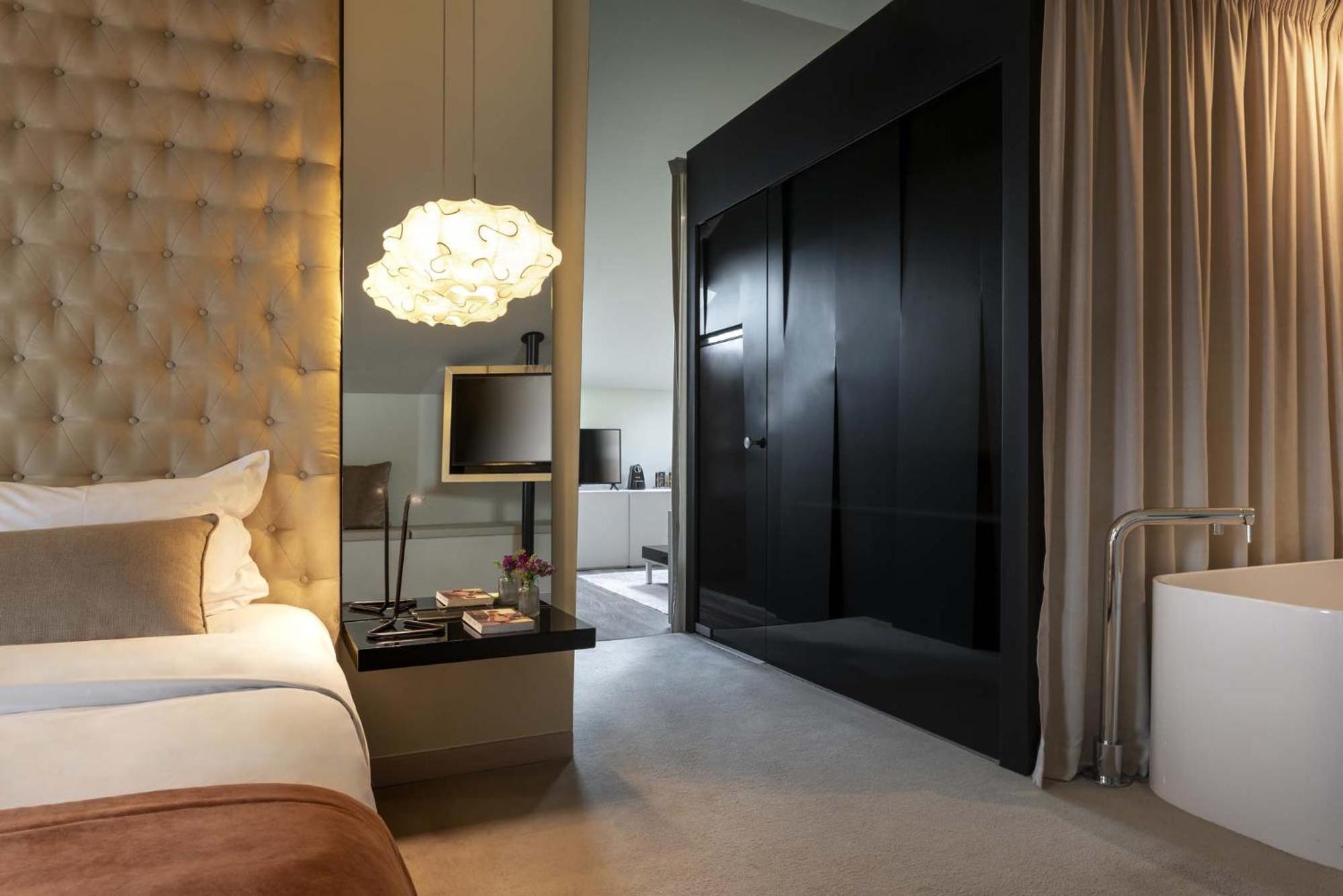 Suite with Terrace thumbnail 6