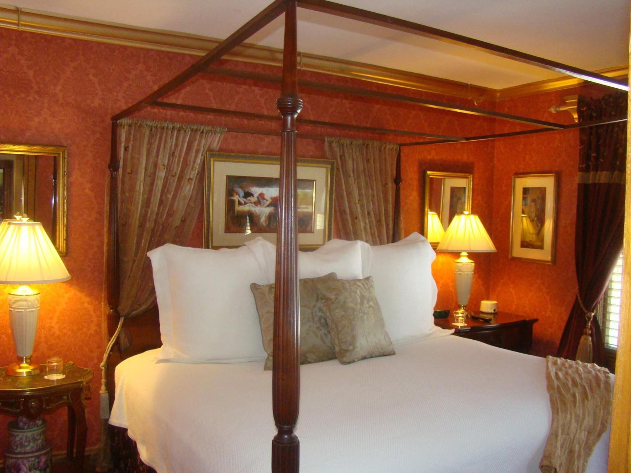 Deluxe King Suite