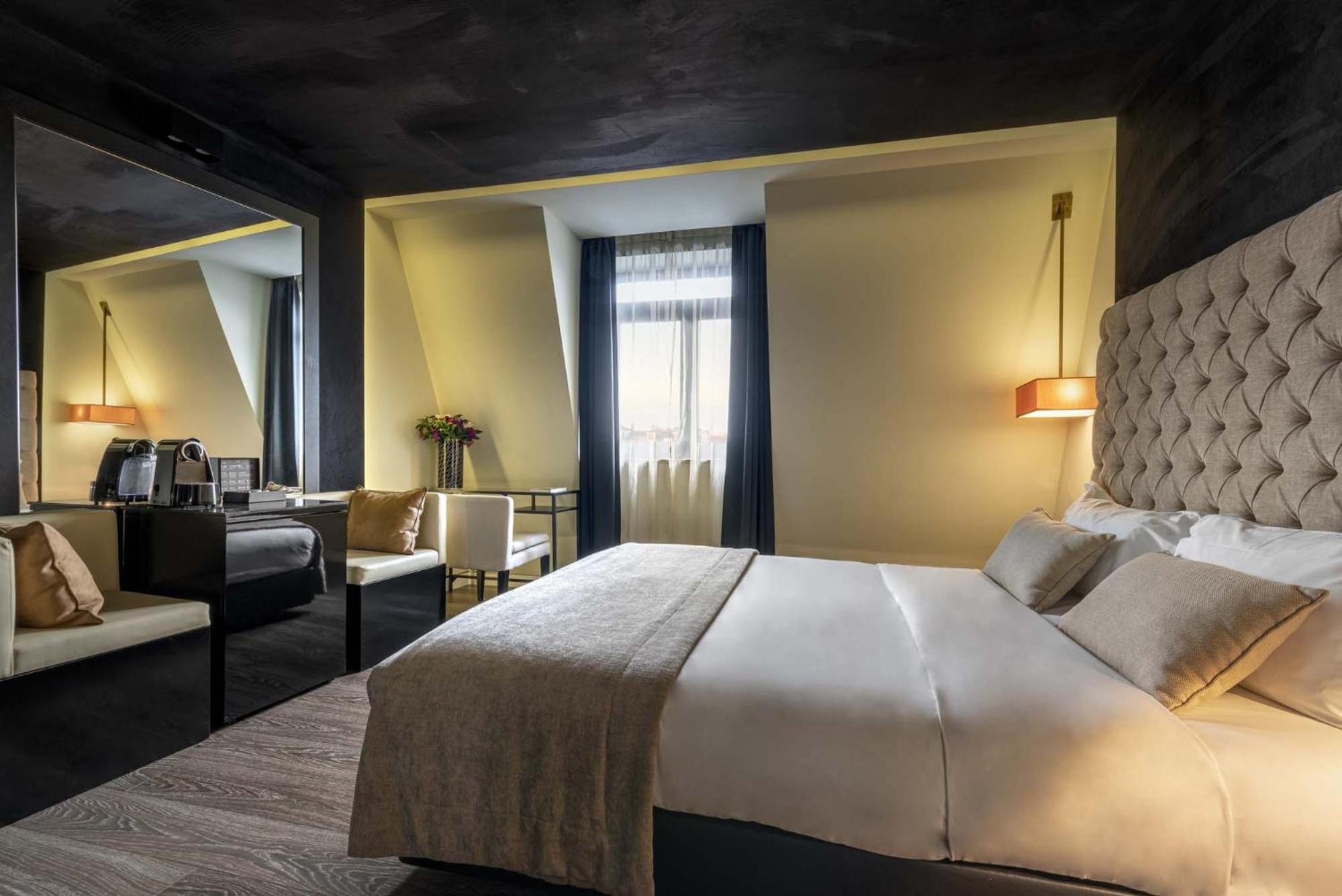 Club Double Room - Photo 8