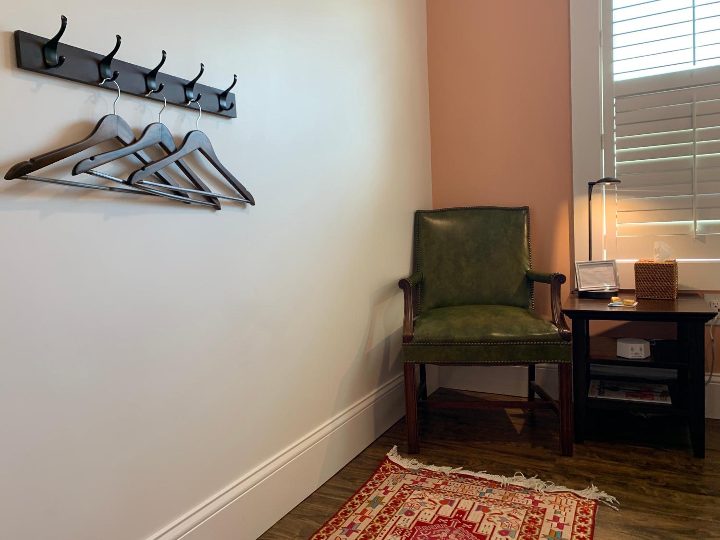 Queen Room - Disability Access - Photo 6