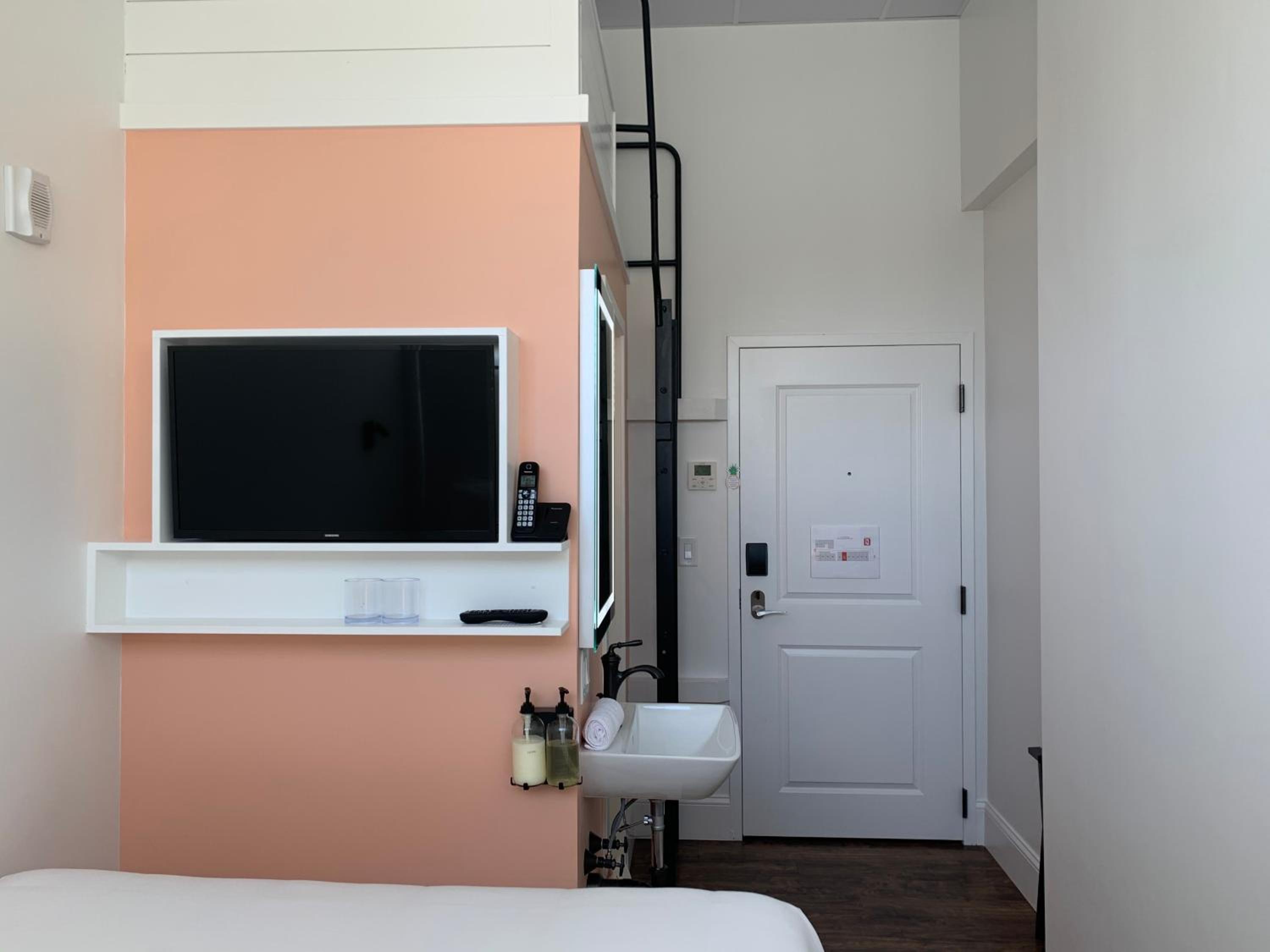 Queen Room - Photo 7