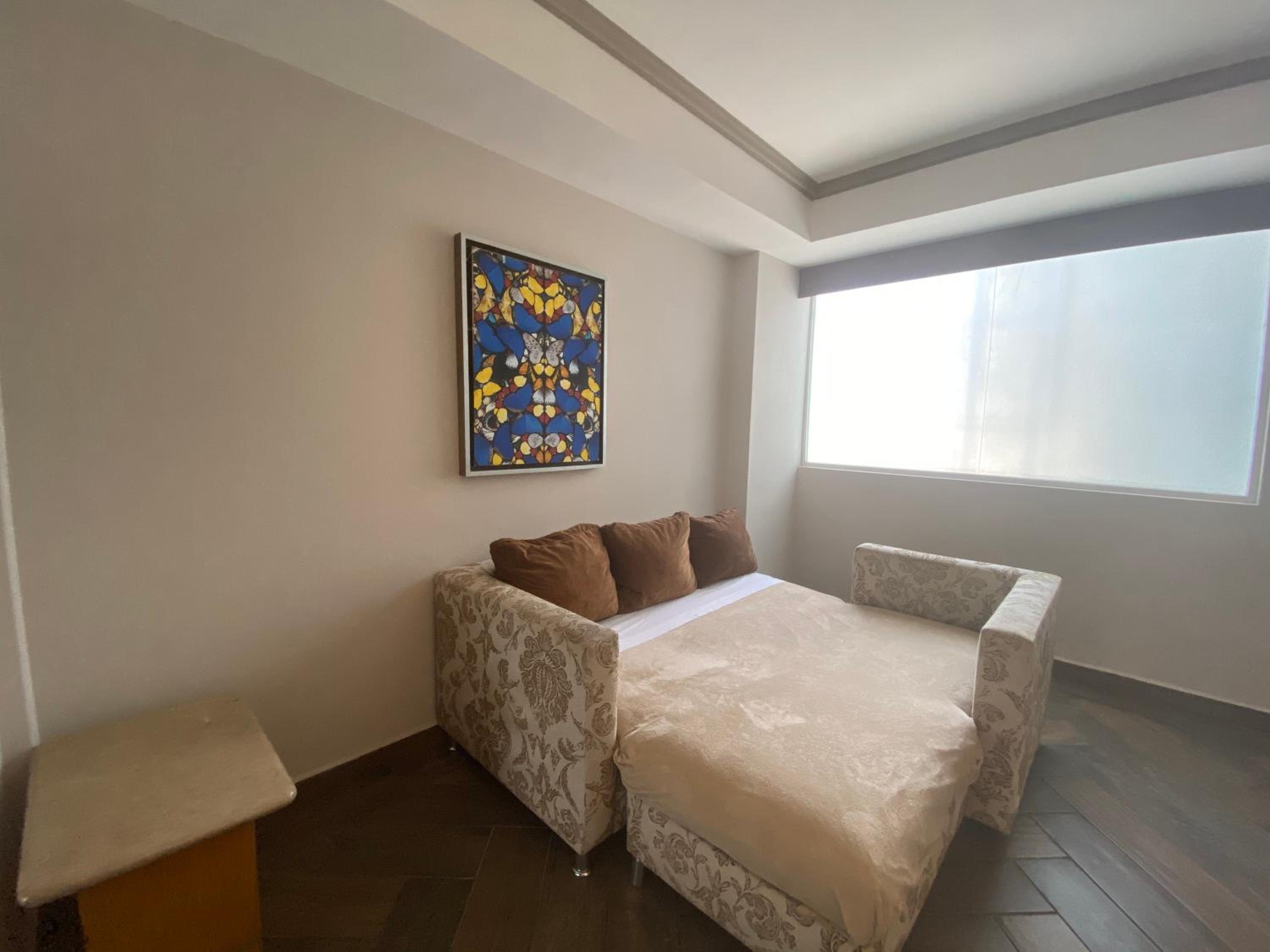 Executive Suite - Photo 23