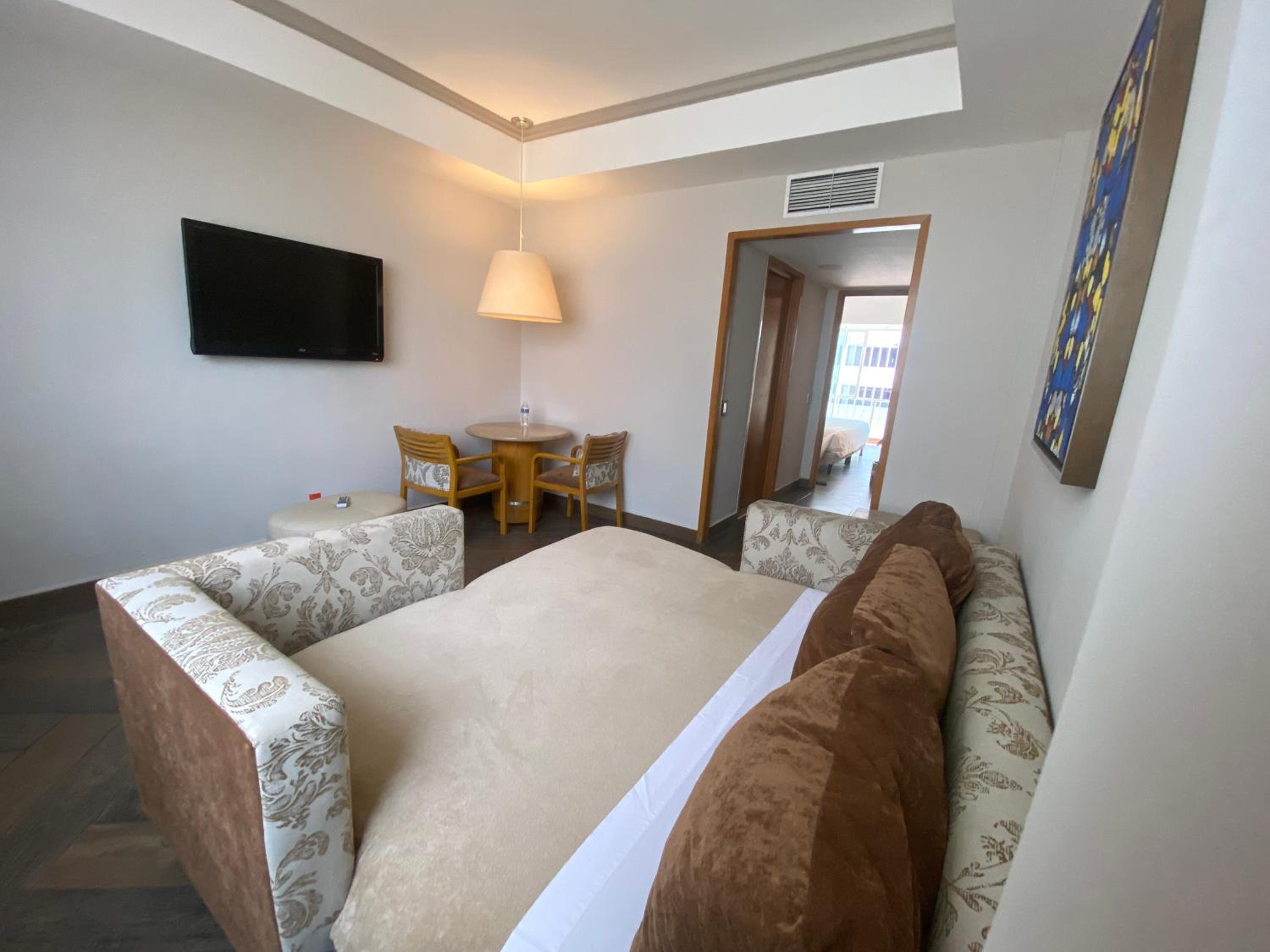 Executive Suite - Photo 24