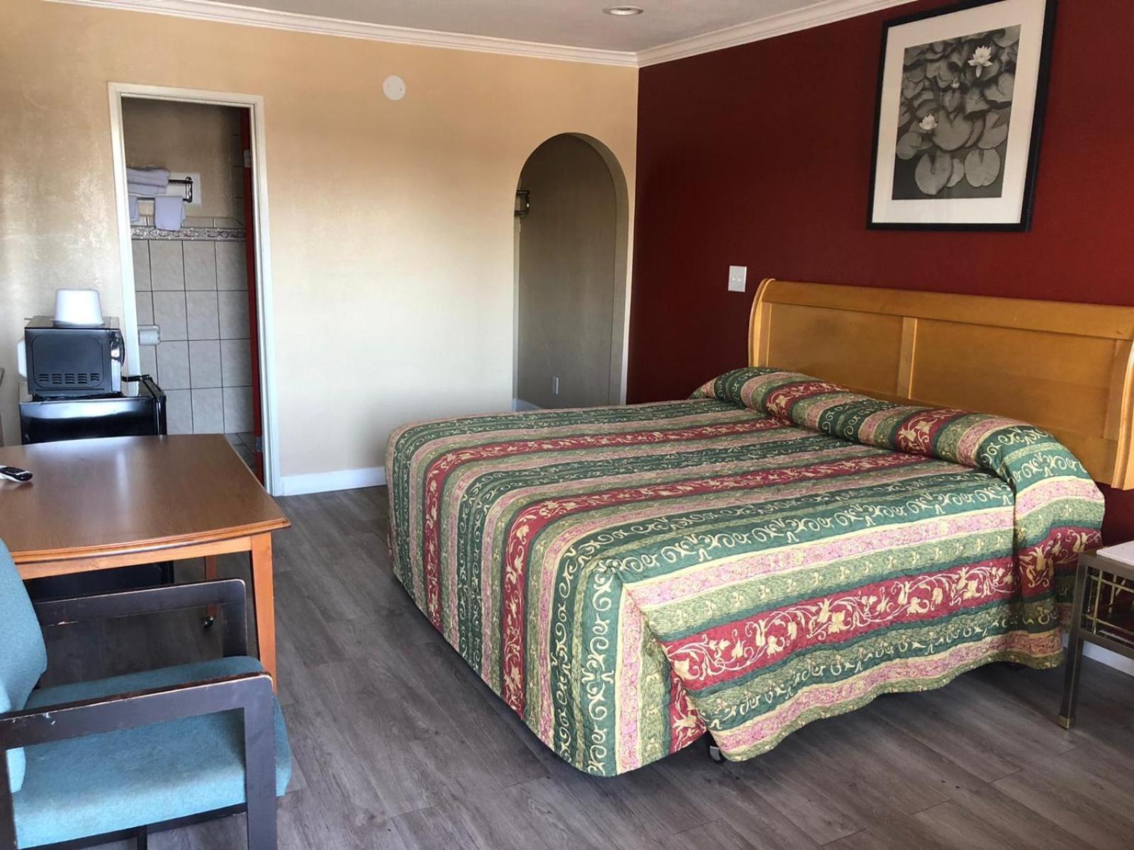 Standard King Room - Photo 1