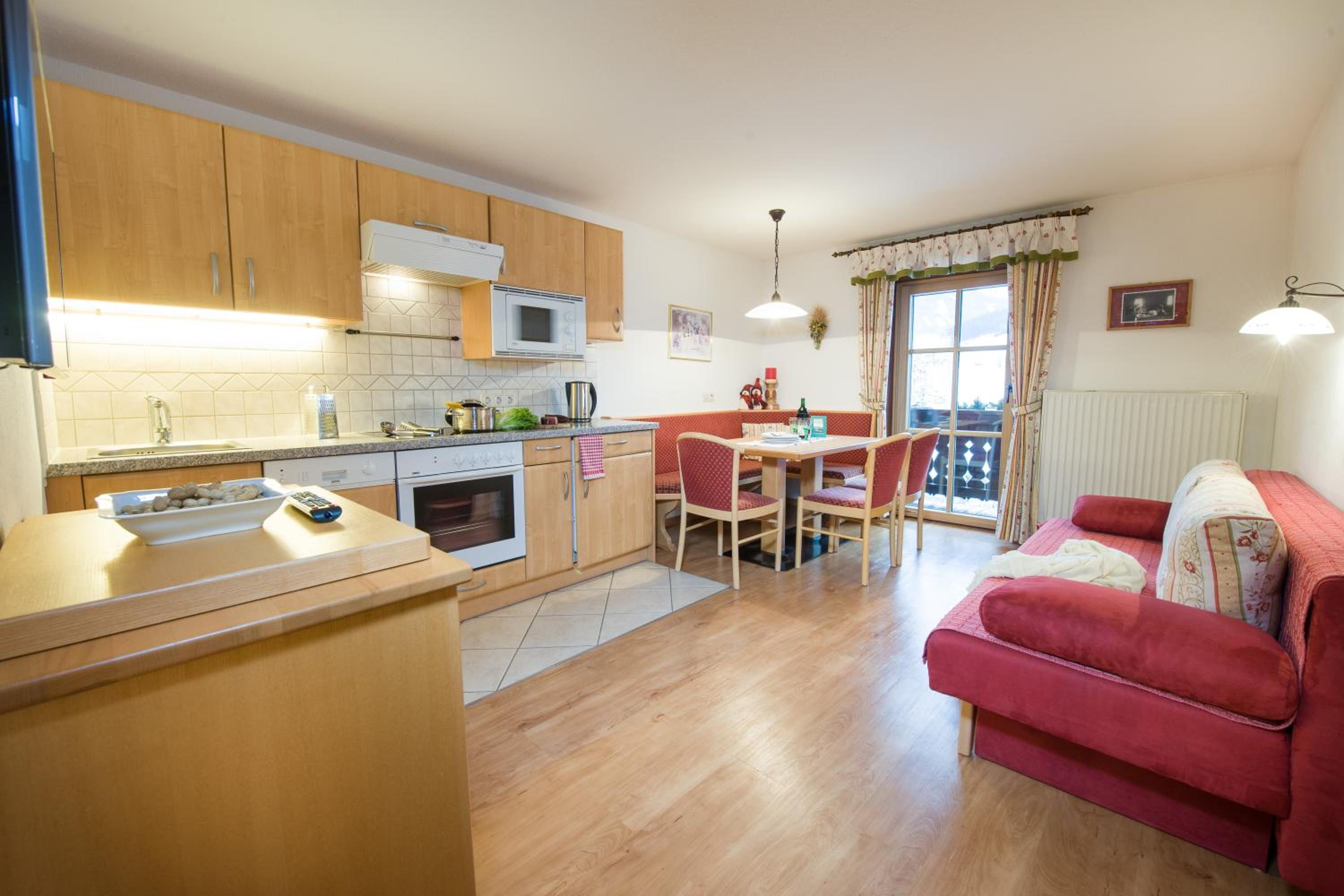 One-Bedroom Apartment with Balcony and Mountain View photo 3