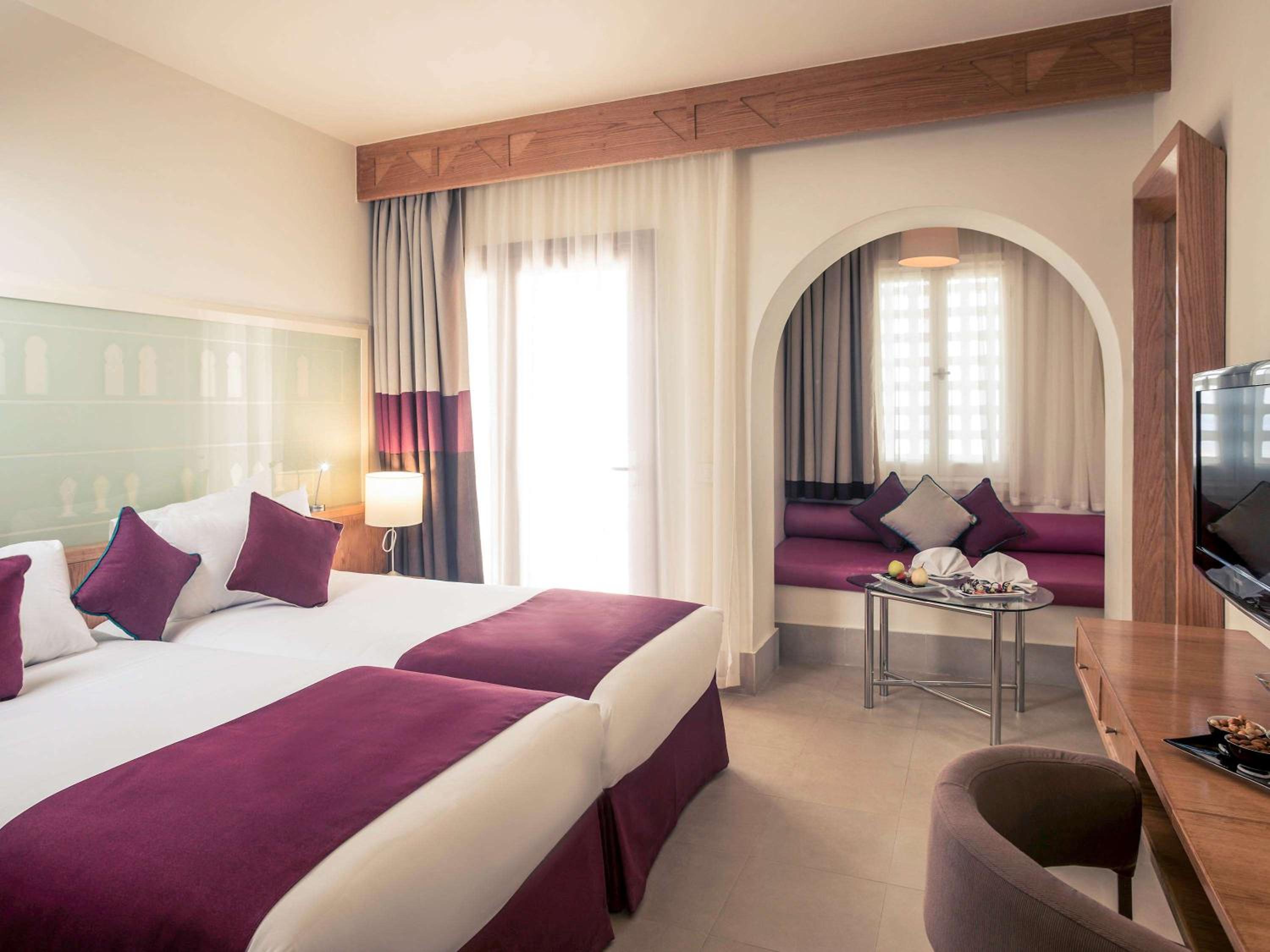 Standard Twin Room with Pool View - Photo 1