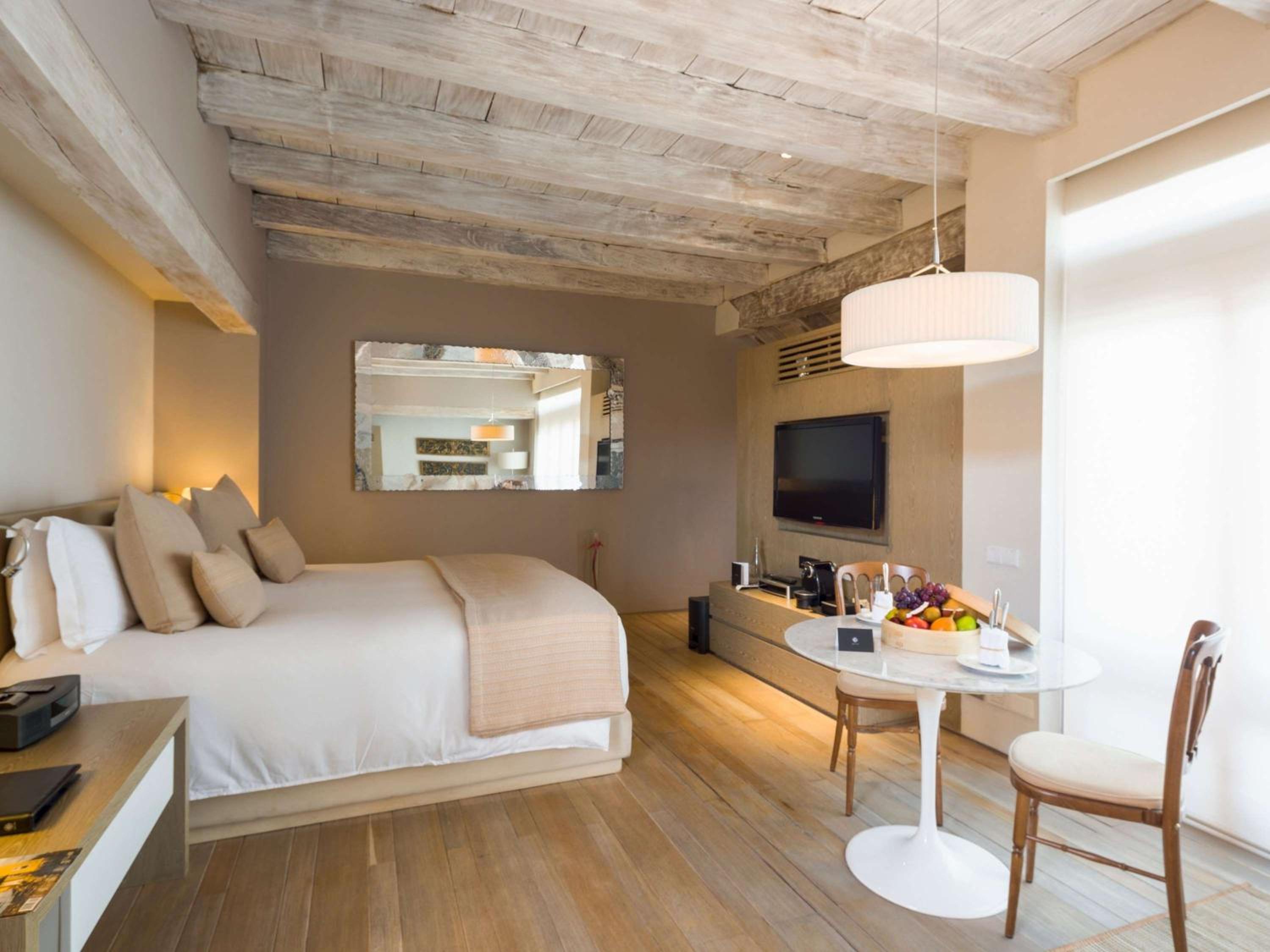 Colonial Suite
