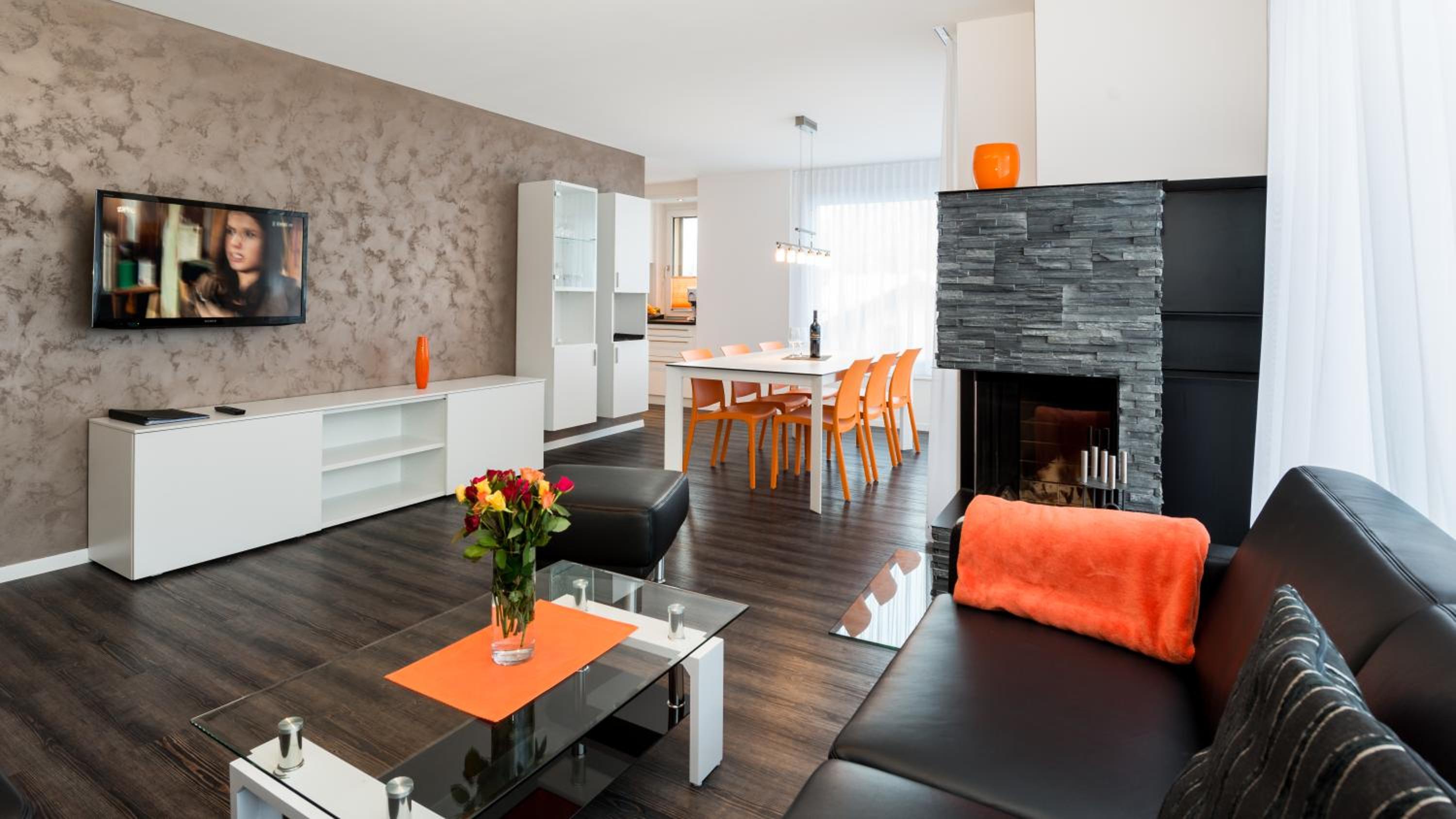 Three-Bedroom Apartment photo 1