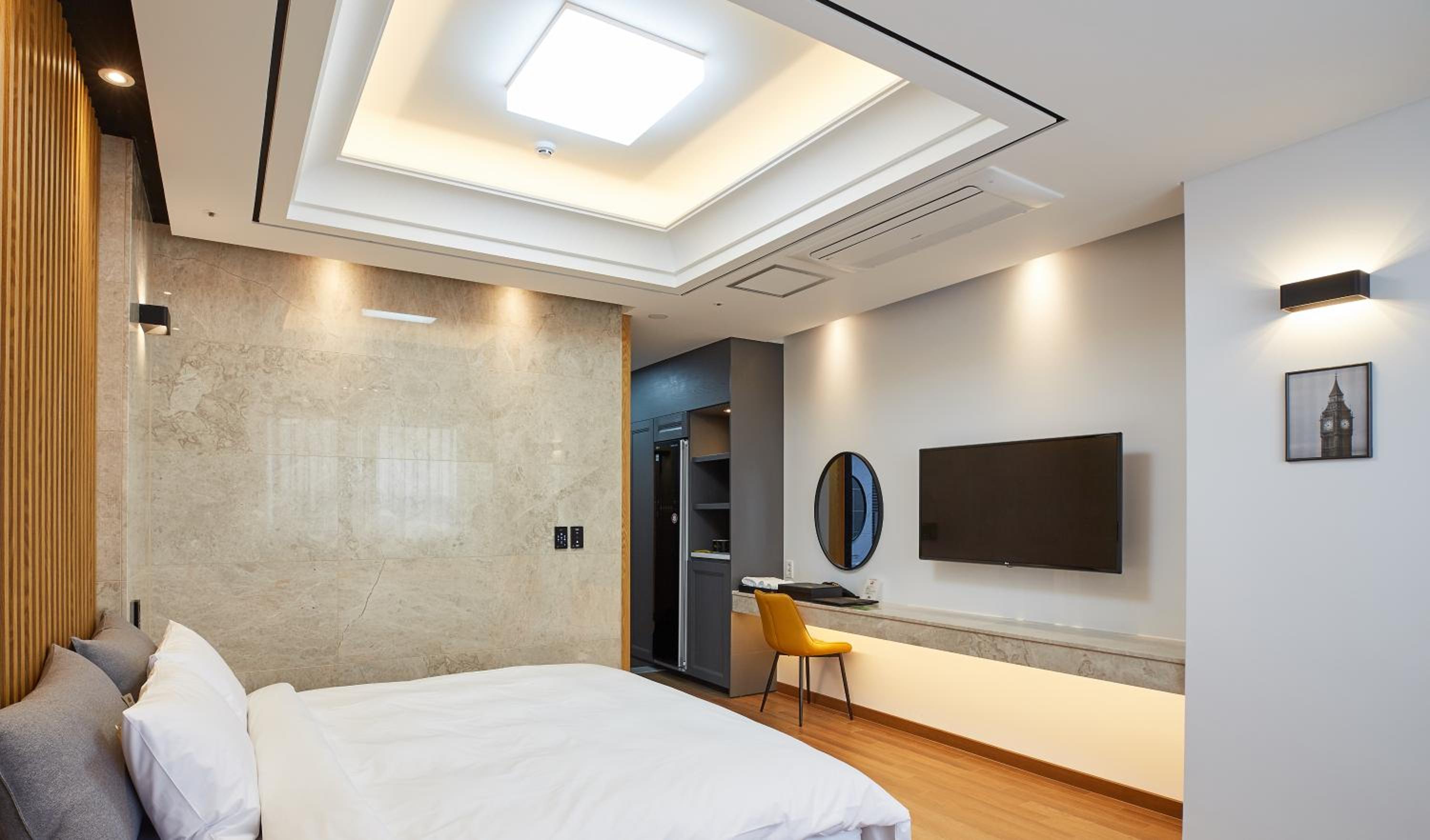 Double Room - Photo 2