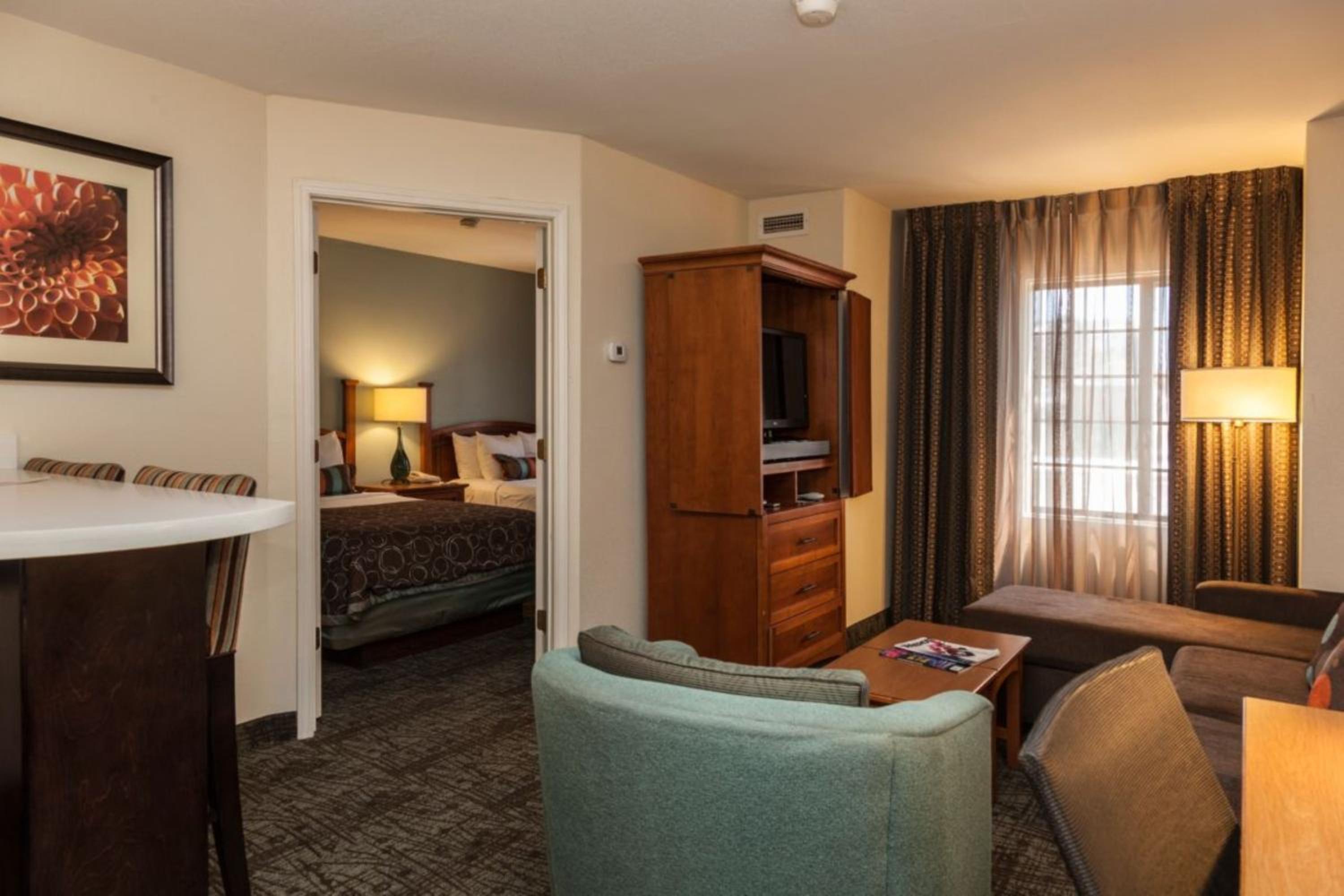 Two-Bedroom Suite with Three Queen Beds - Photo 6