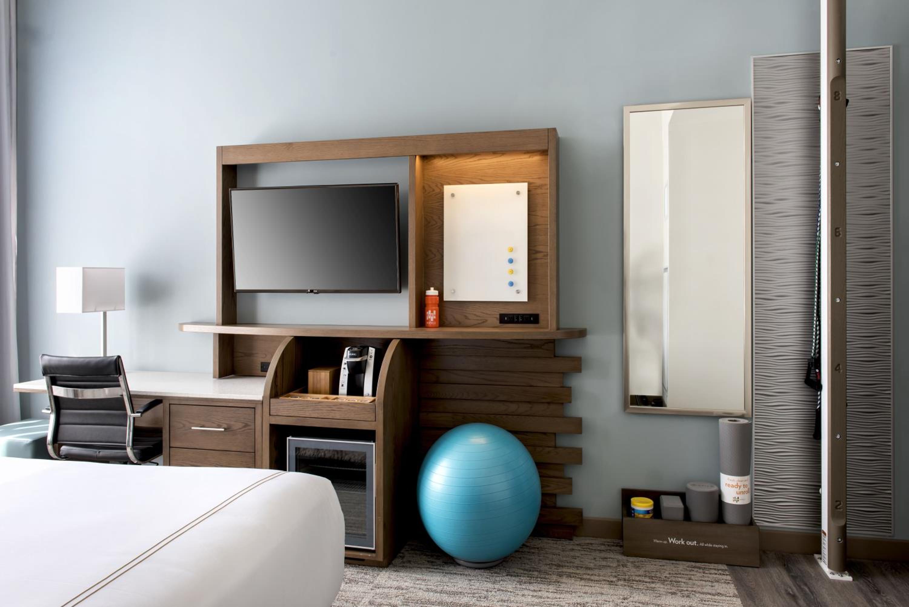 Standard King Room - Photo 8