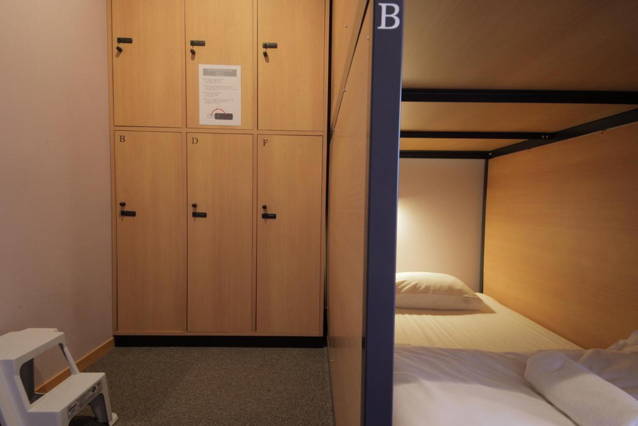 Bed in 6-Bed Female Dormitory Room photo 3