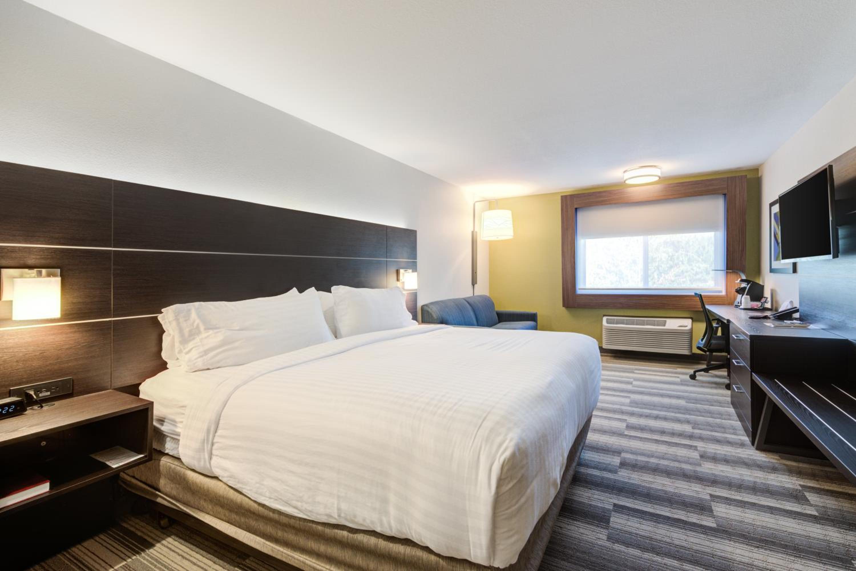 King Suite with Sofa Bed - Photo 3